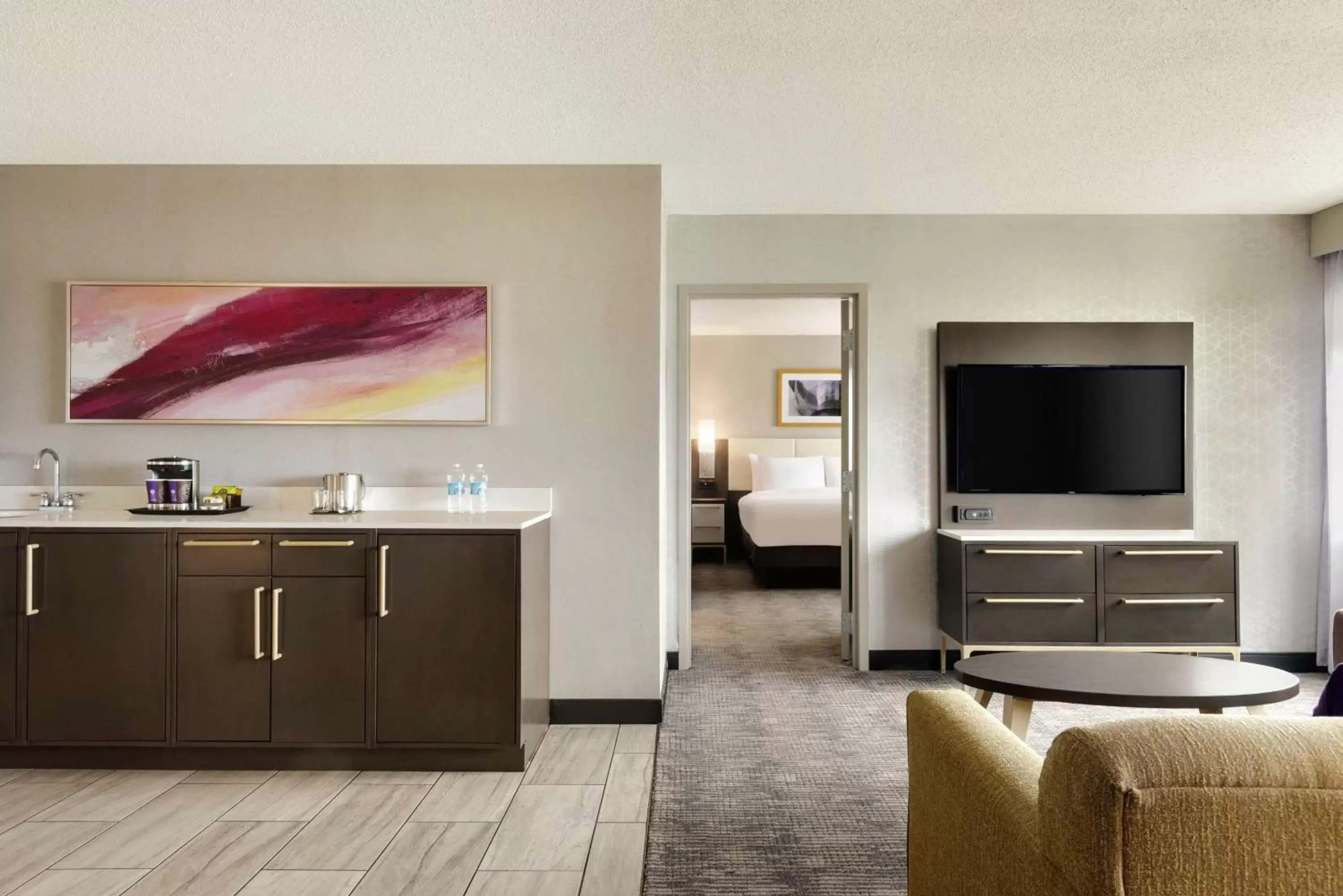 Bedroom, TV/Entertainment Center in DoubleTree by Hilton St. Paul, MN