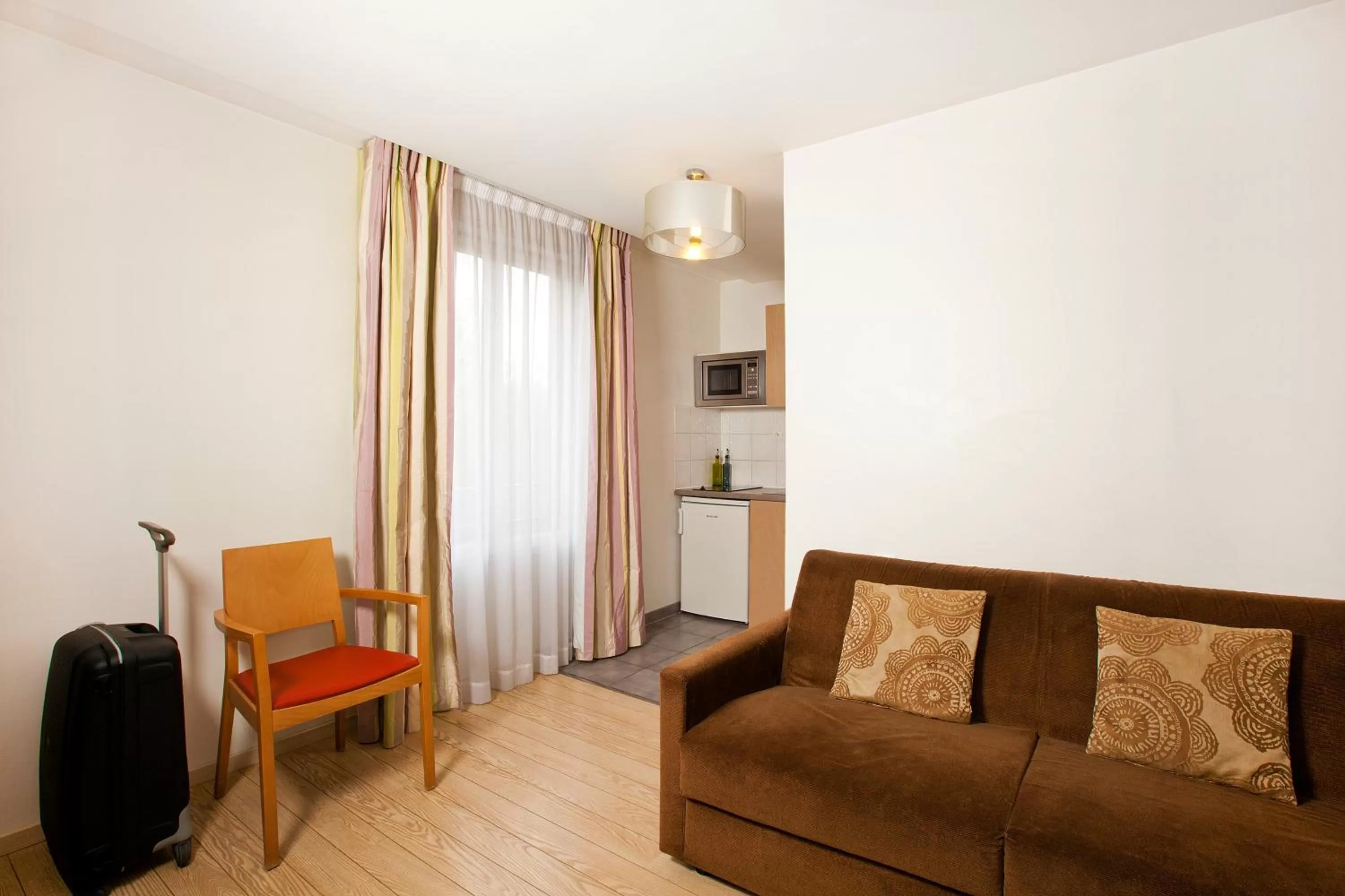 Kitchen or kitchenette in Residhome Paris Saclay " Bures sur Yvette "