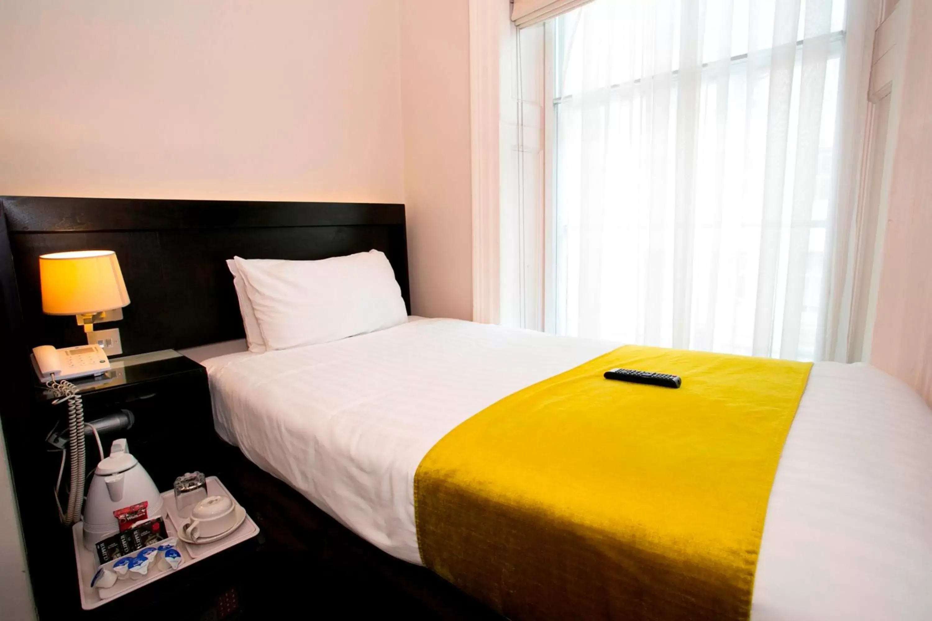 Bedroom, Bed in Bloomsbury Palace Hotel