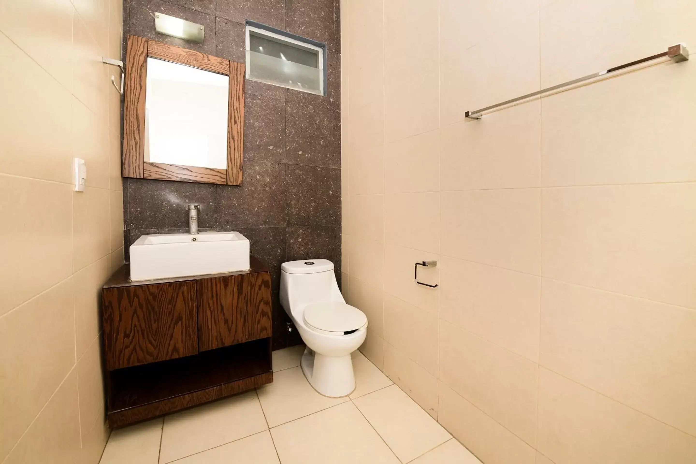 Toilet, Bathroom in JM Ejecutivo Celaya,Centro Histórico
