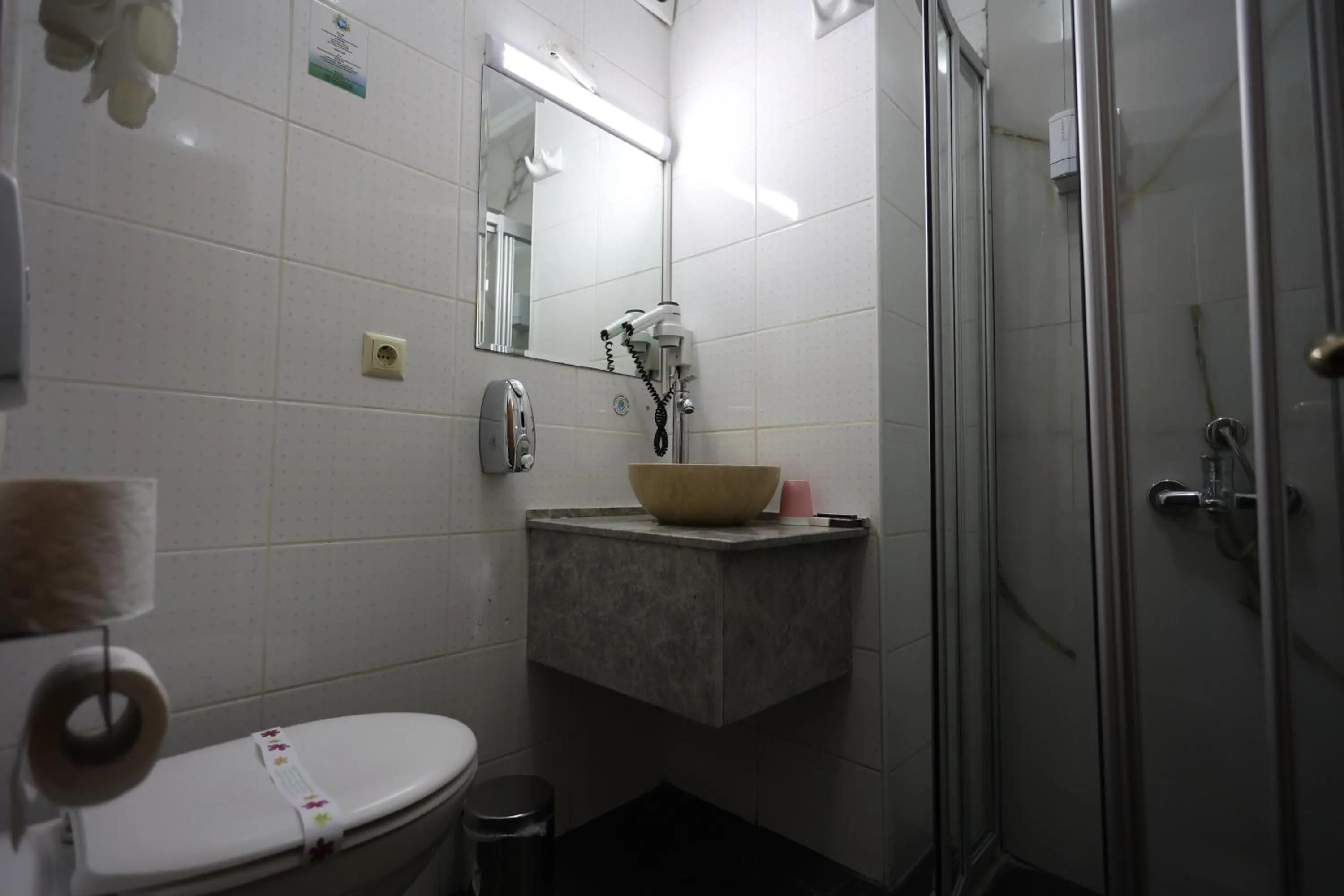 Shower in Arven Hotel