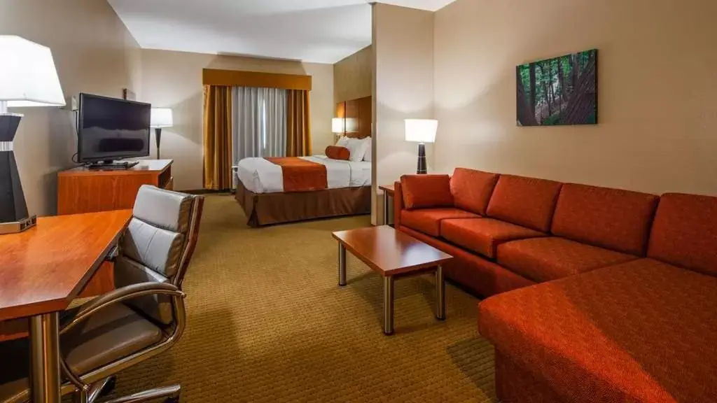 Seating Area in Best Western Plus Finger Lakes Inn & Suites