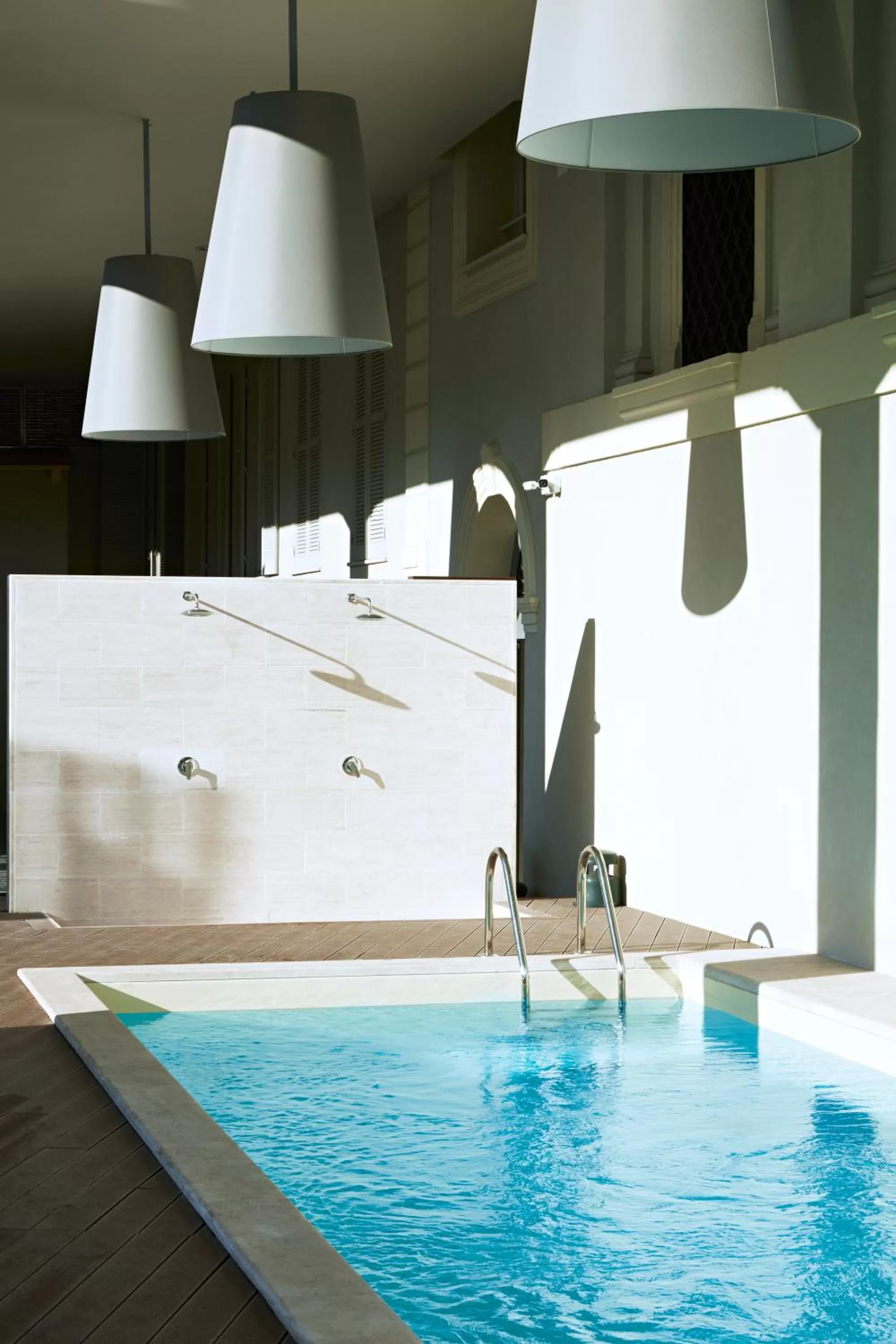 Swimming pool in Hotel The Building