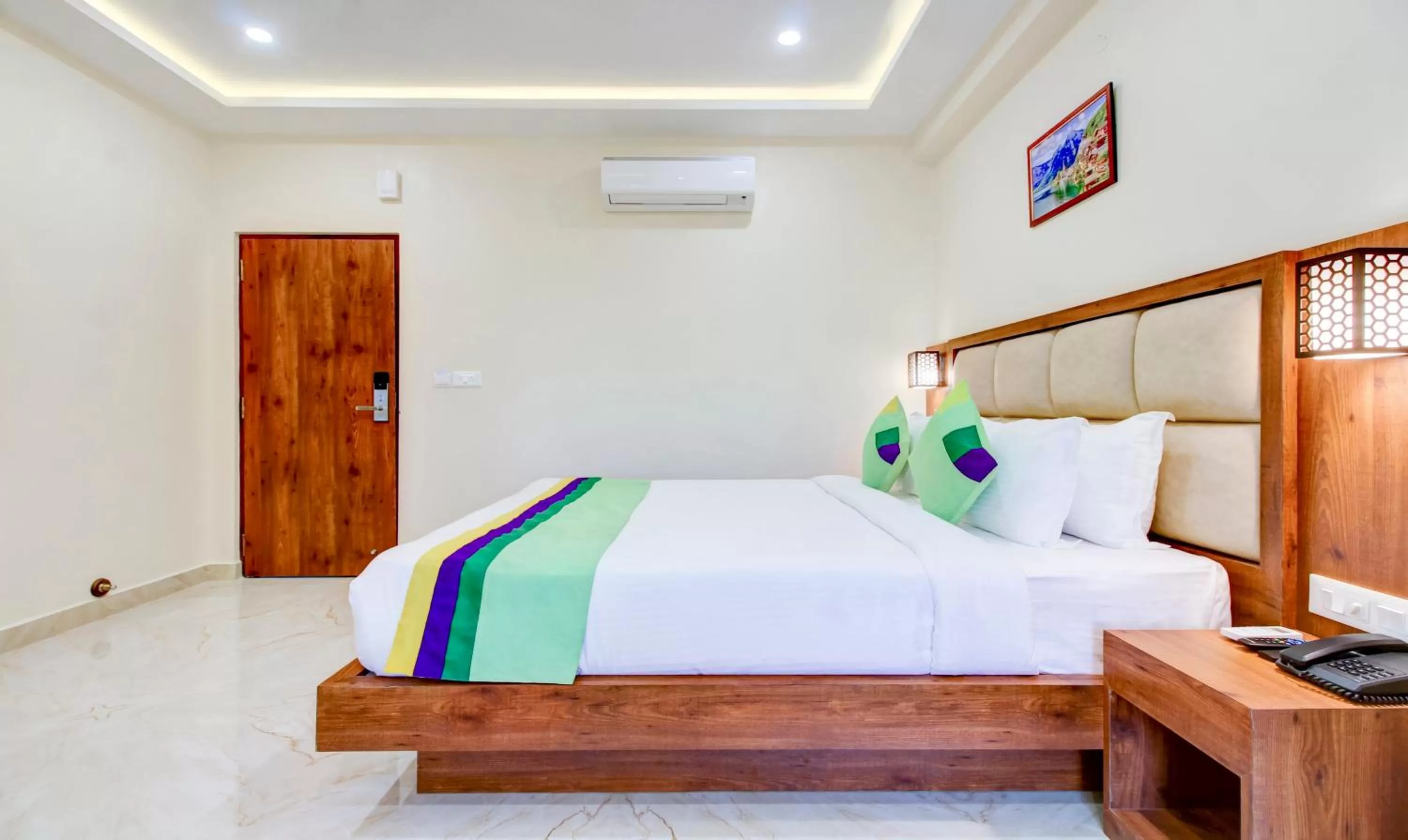 Bedroom, Bed in Treebo The Meridian