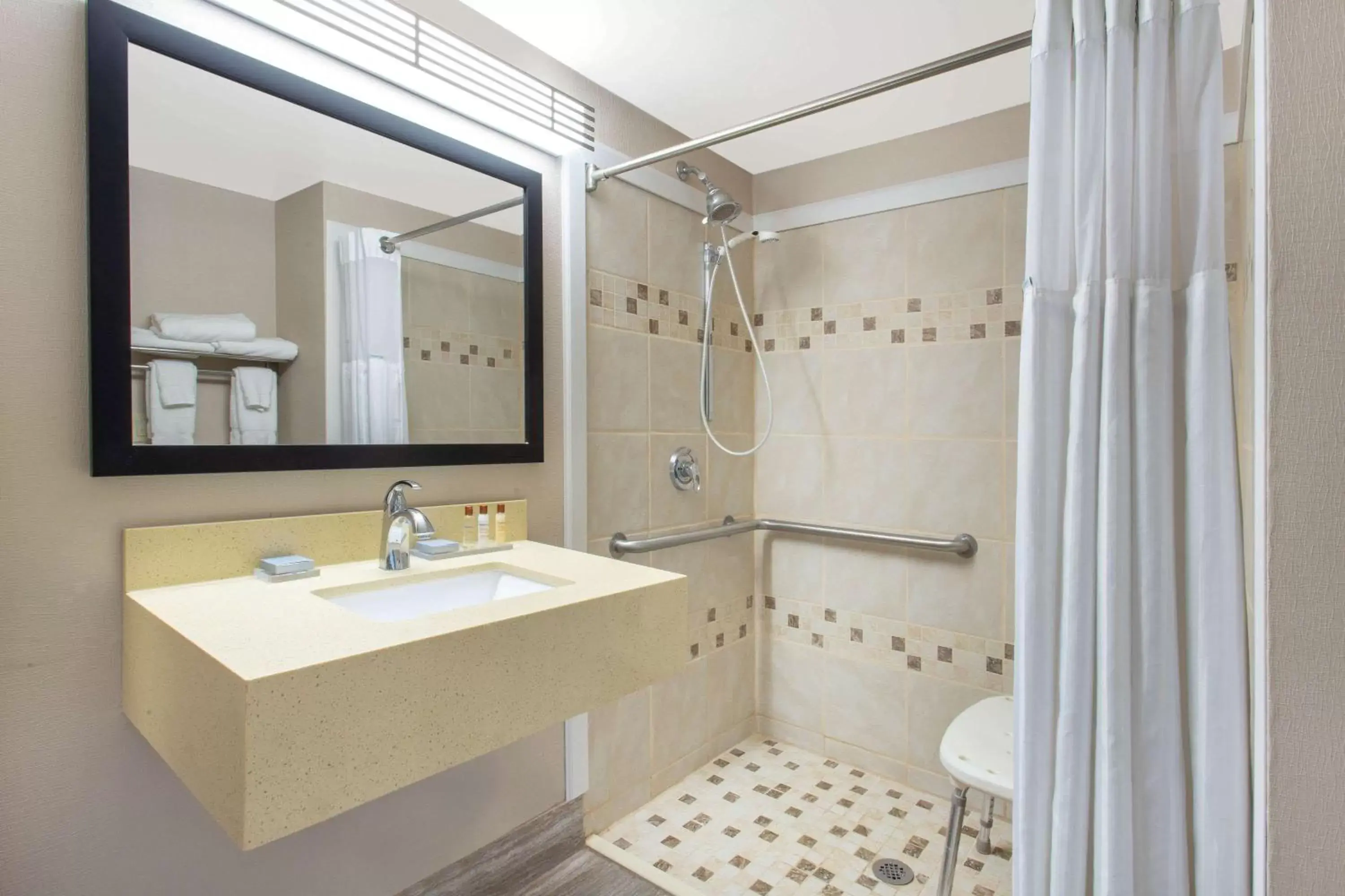 Shower, Bathroom in Wingate by Wyndham Indianapolis Airport Plainfield