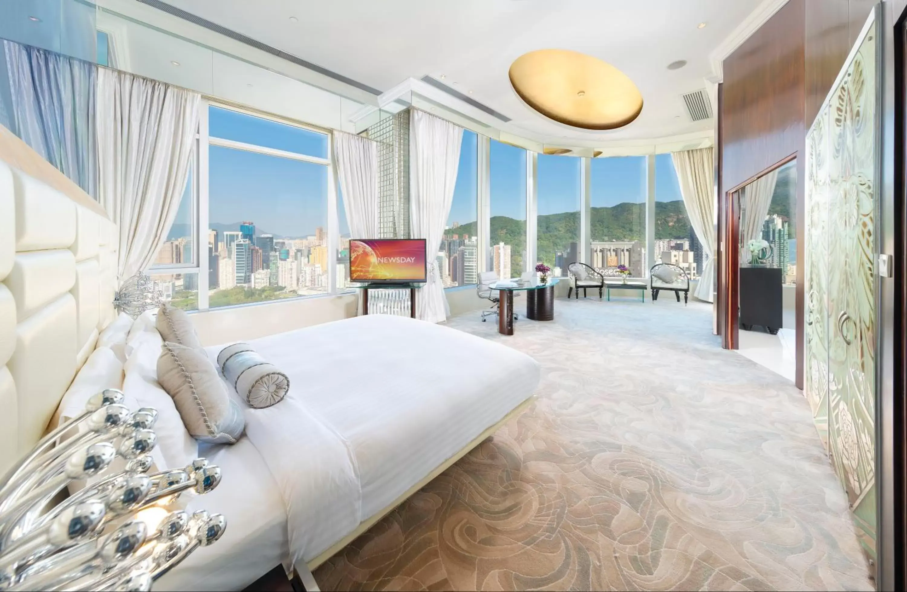 Bedroom in Regal Hongkong Hotel