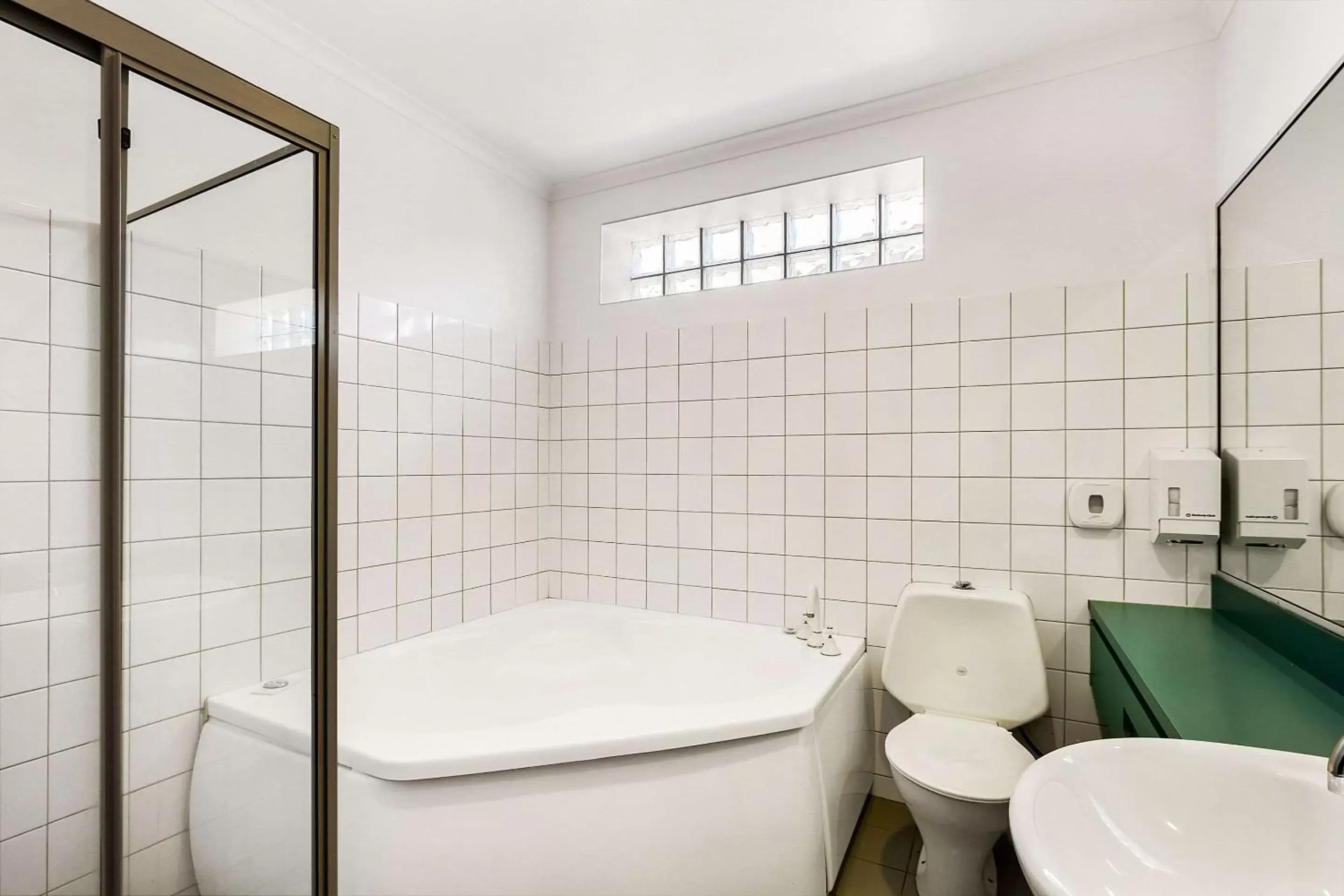 Bathroom in Quality Inn & Suites Traralgon