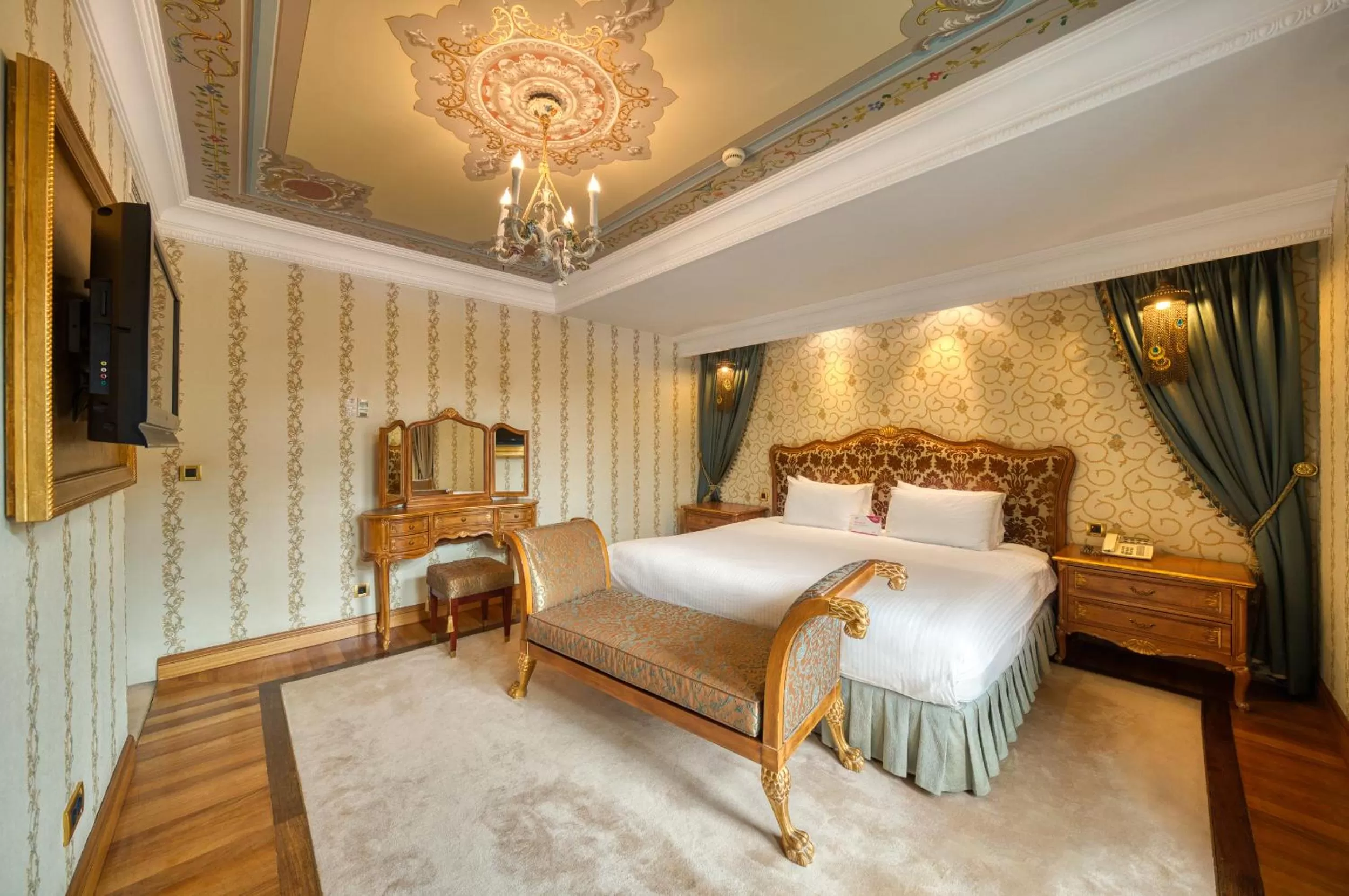 Photo of the whole room, Bed in Crowne Plaza Istanbul - Old City by IHG
