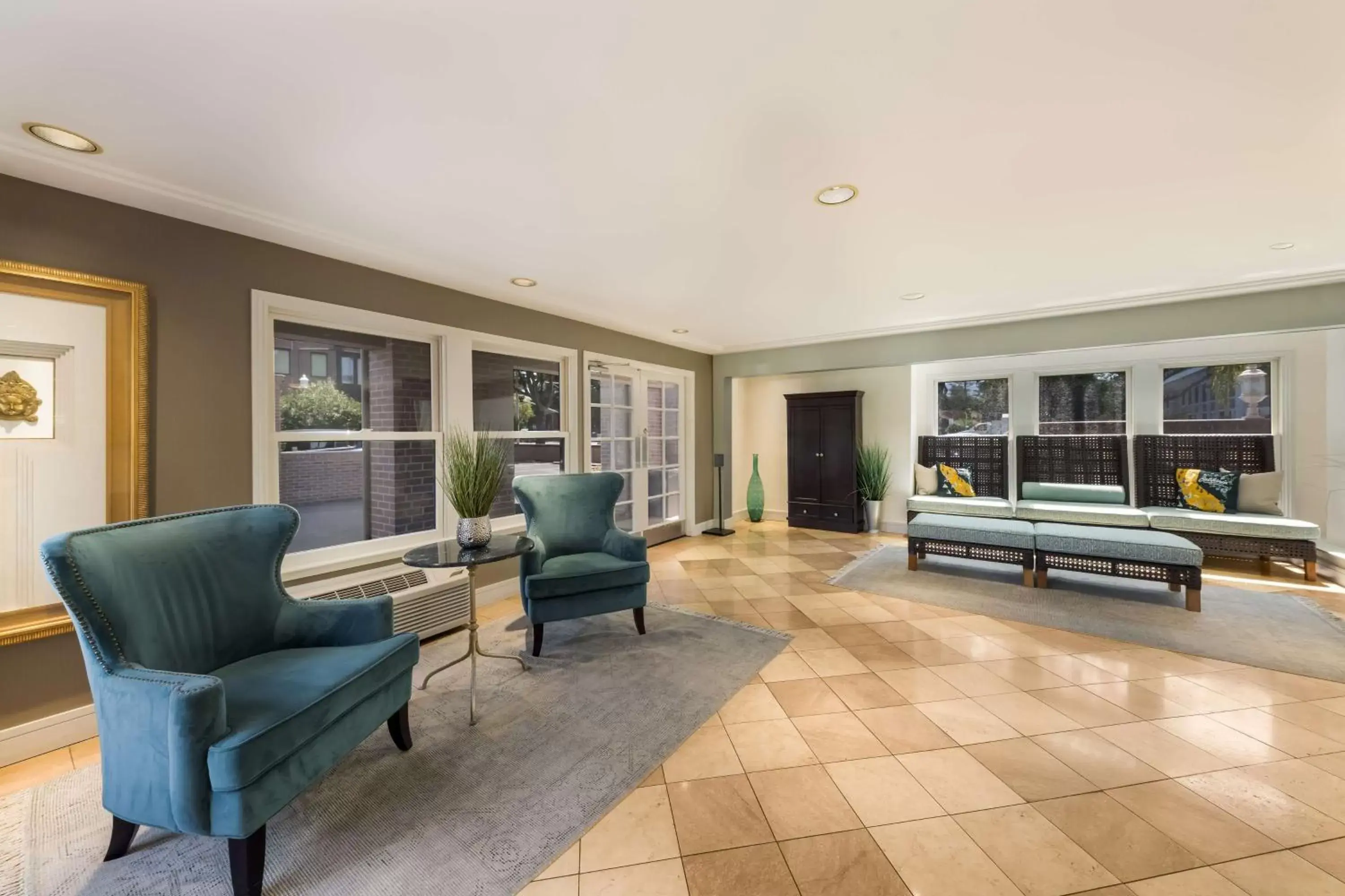 Lobby or reception in SureStay Plus Hotel by Best Western Mountain View Lobby or reception in SureStay Plus Hotel by Best Western Mountain View