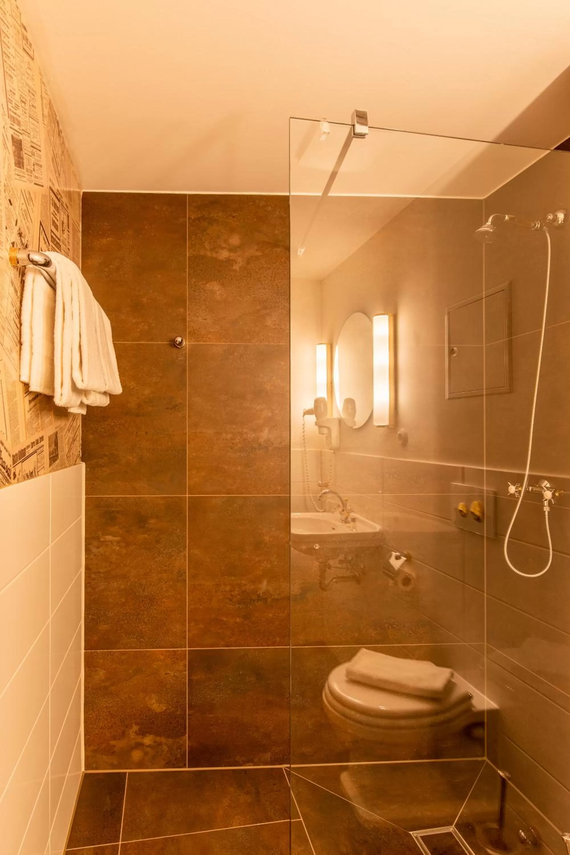 Bathroom in Nordhäuser Fürstenhof & TinySky-Resort