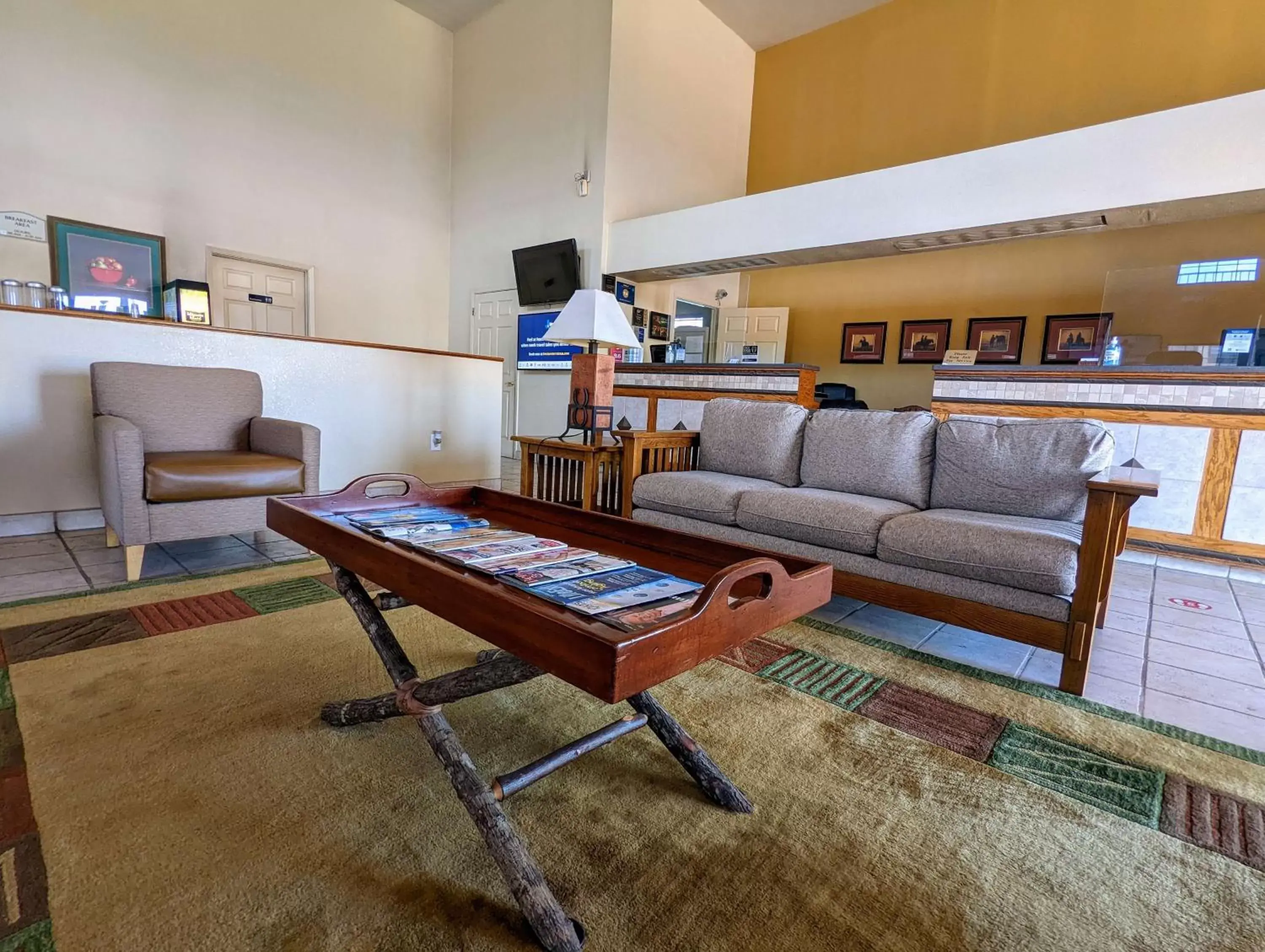 Lobby or reception, Seating Area in Best Western Executive Inn