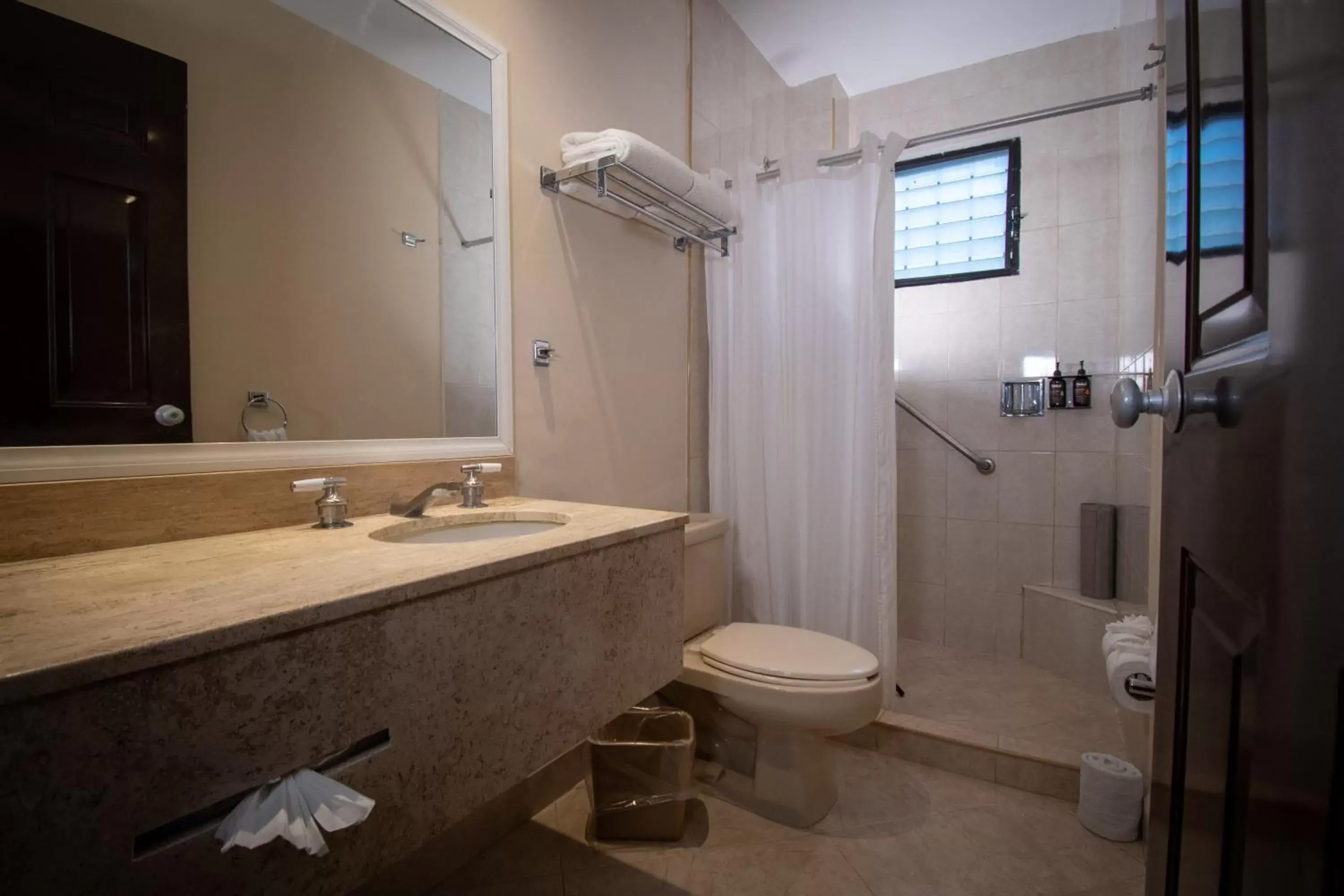 Bathroom in Eco City Hoteles