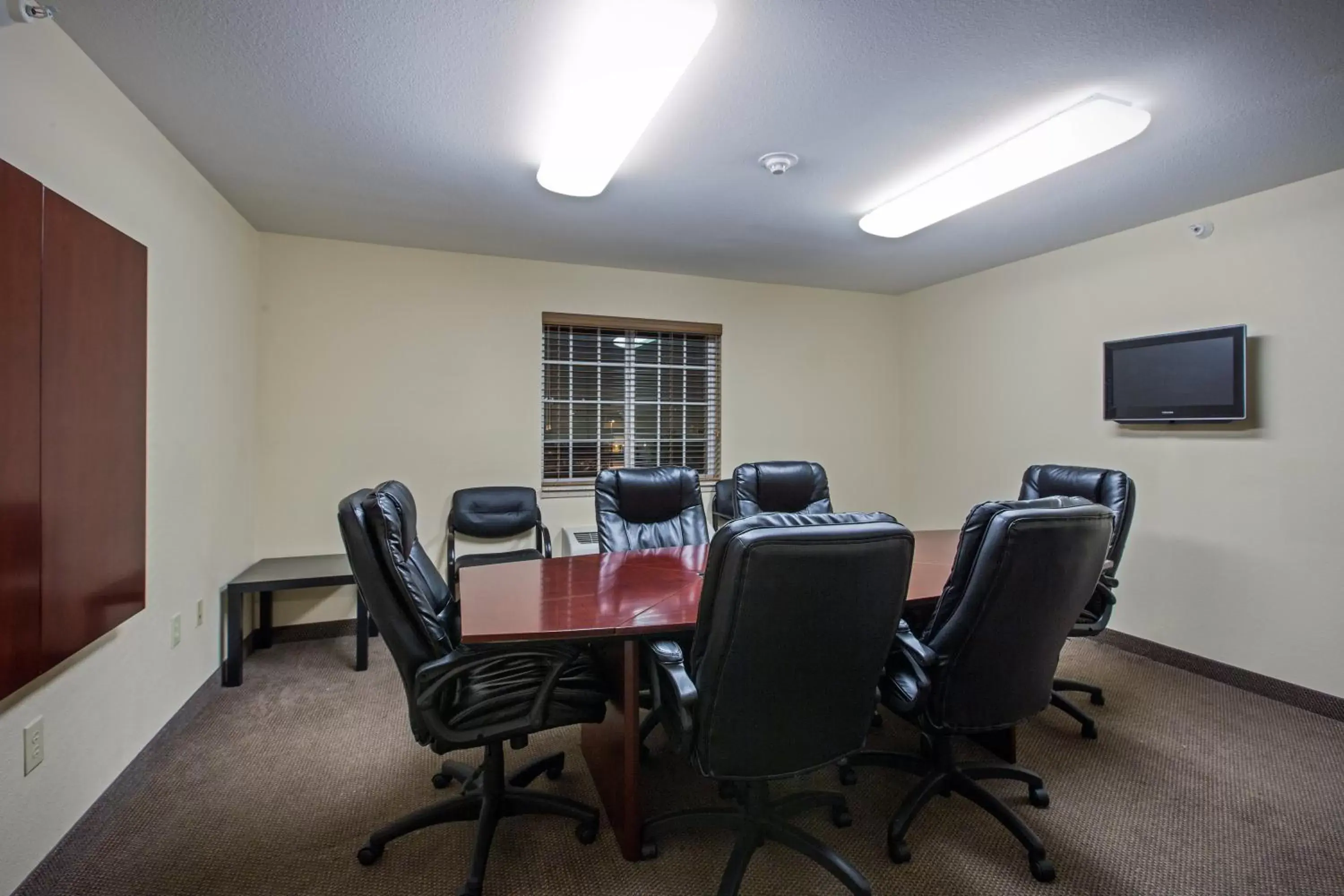 Meeting/conference room in Candlewood Suites Indianapolis Northwest, an IHG Hotel