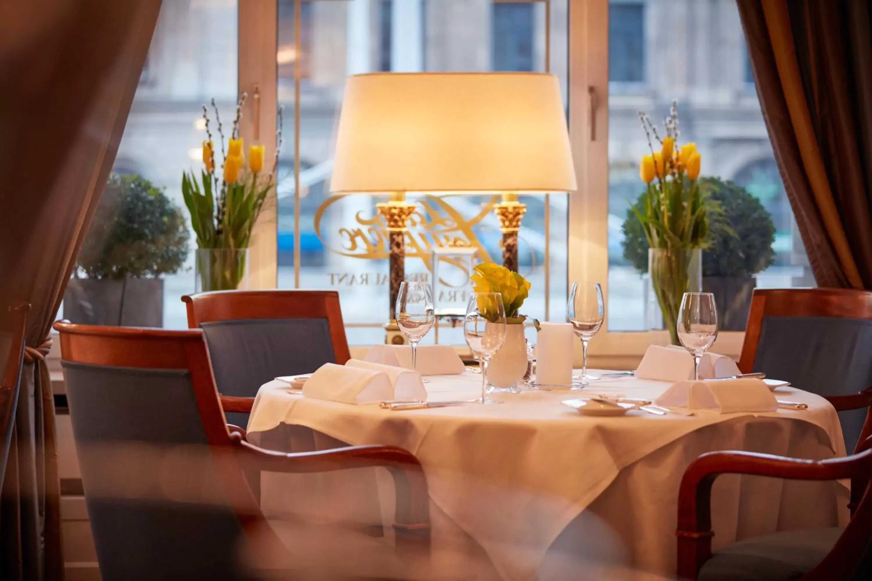 Restaurant/Places to Eat in Hotel Schweizerhof Zürich