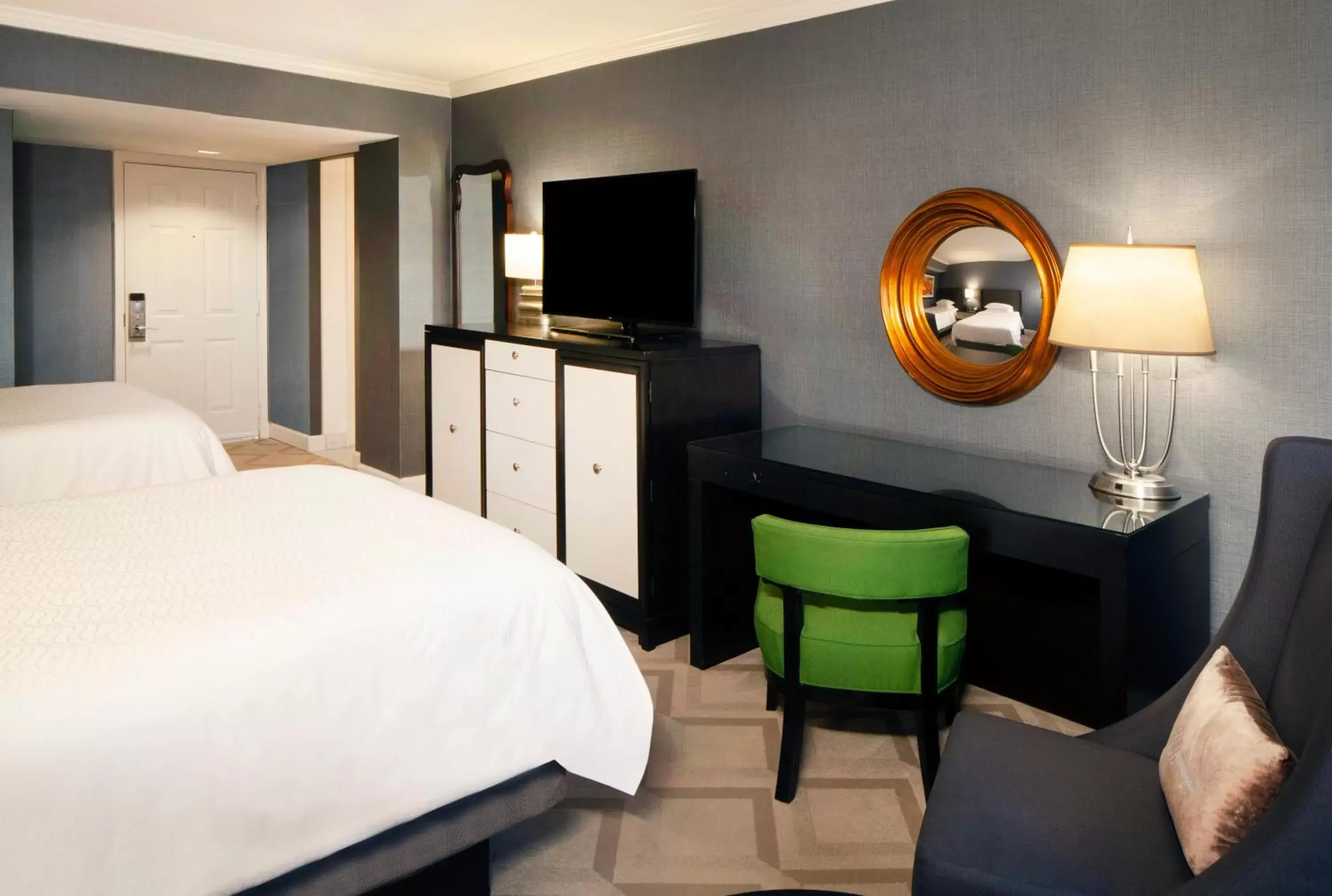 TV and multimedia, Bed in Melrose Georgetown Hotel TV and multimedia, Bed in Melrose Georgetown Hotel