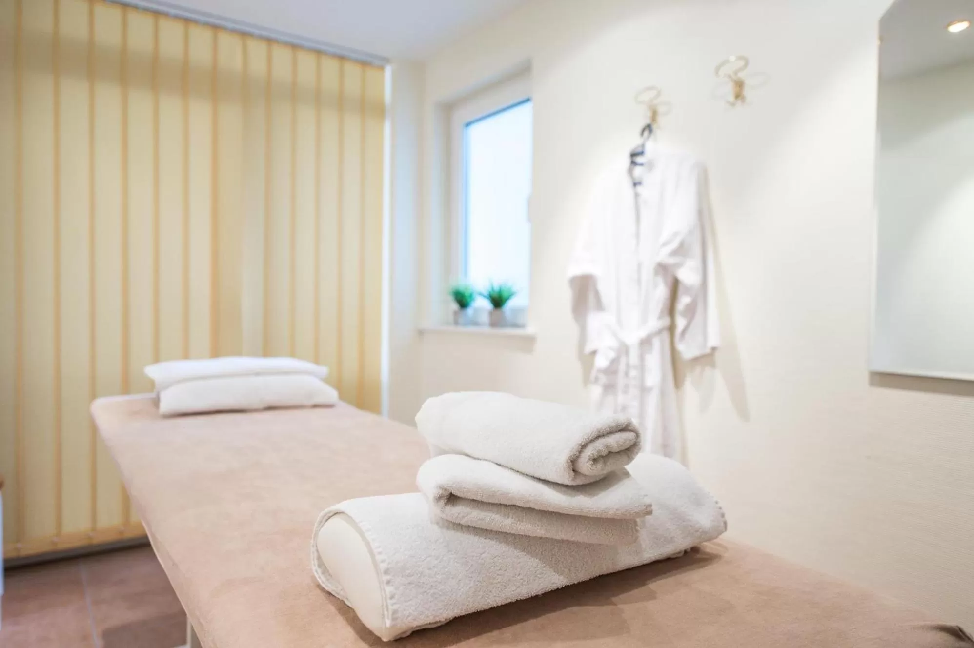 Massage, Bed in Hotel Hanses-Bräutigam