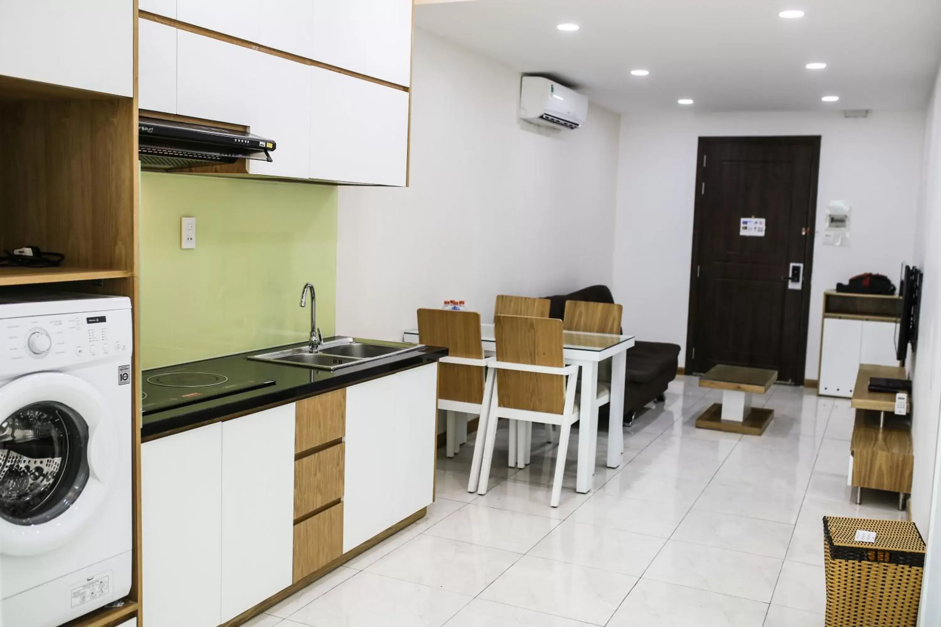 Kitchen or kitchenette in Gold Ocean Apartment