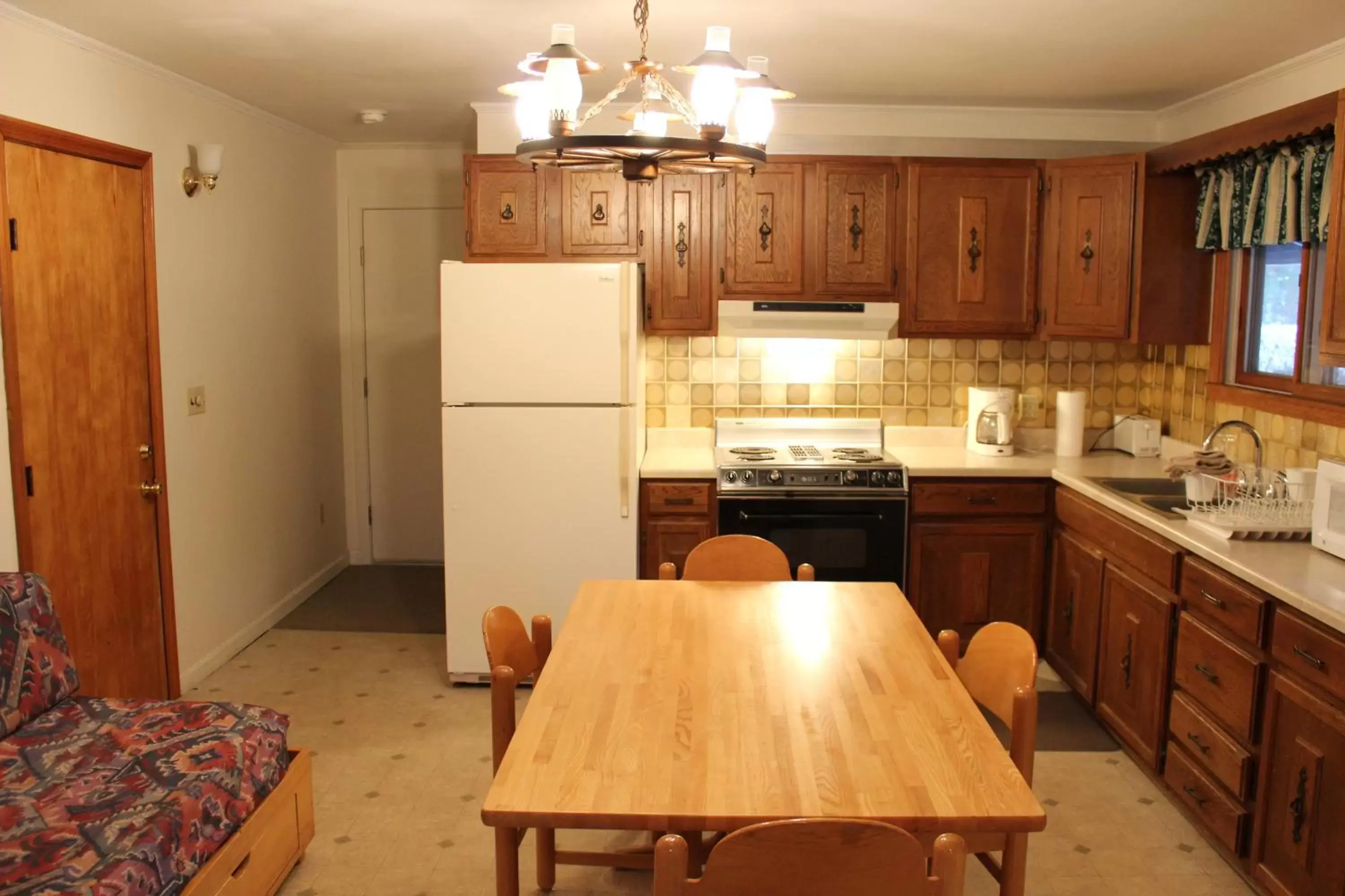 Kitchen/Kitchenette in Nootka Lodge