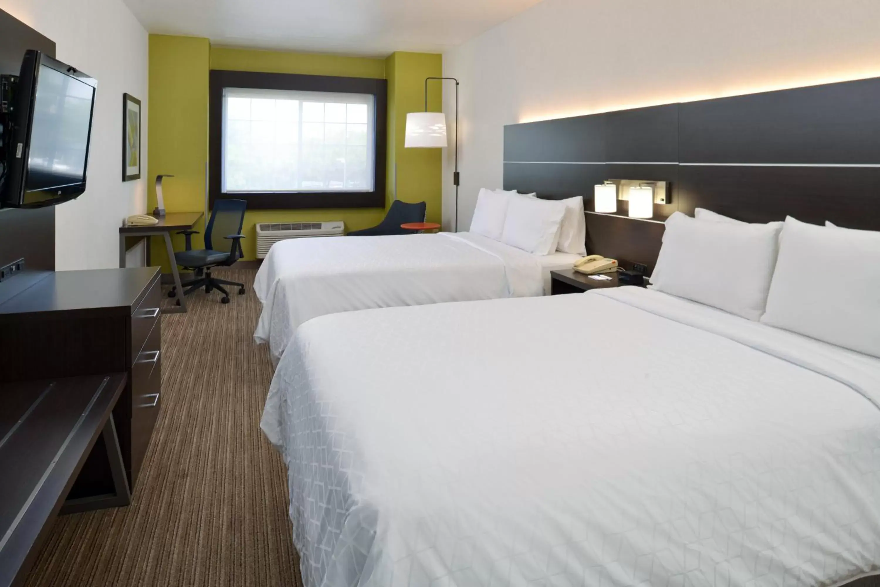 Bedroom, Bed in Holiday Inn Express Madera, an IHG Hotel