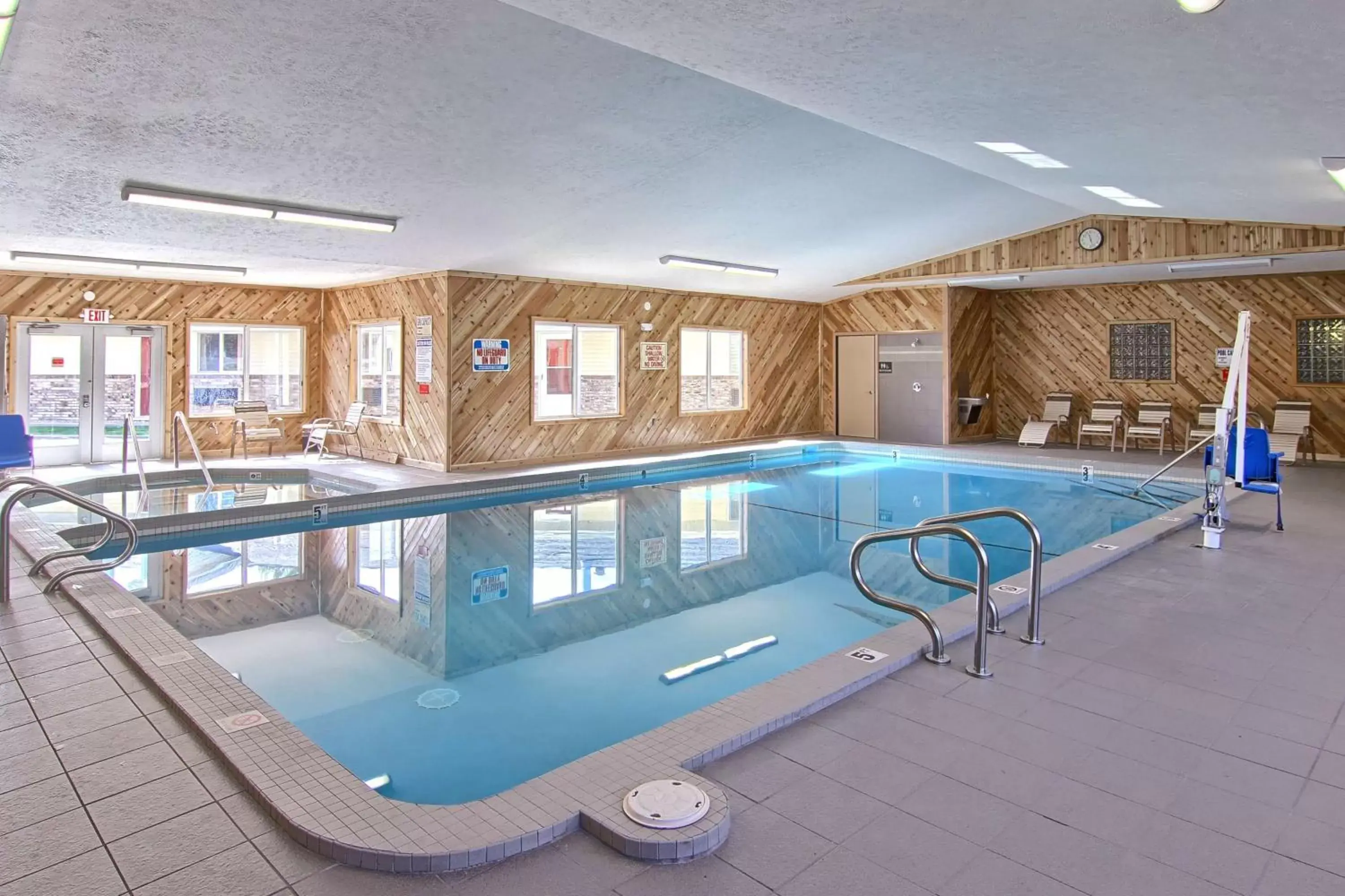 Activities, Swimming Pool in Best Western of Harbor Springs