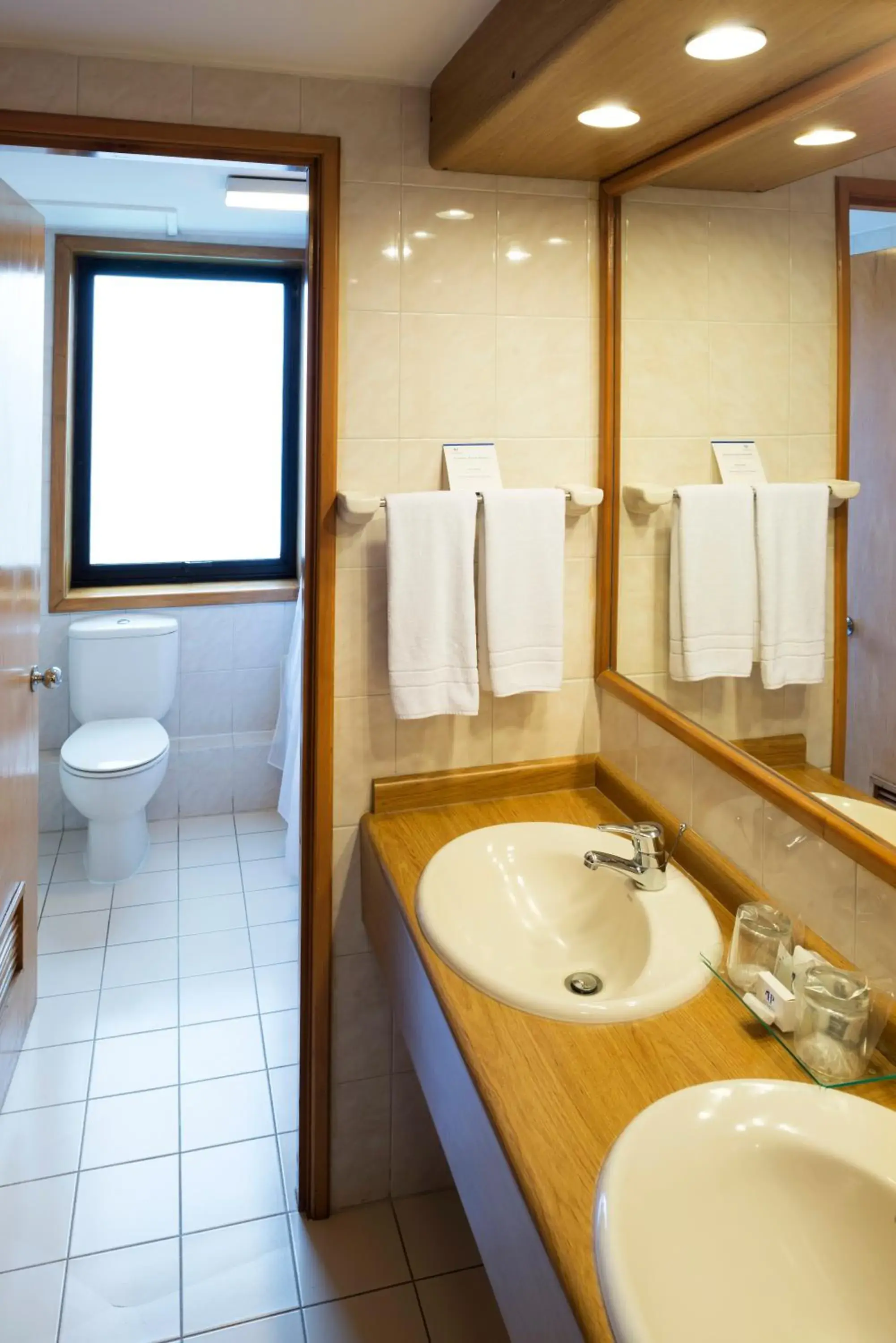Bathroom in abba Presidente Suites Puerto Montt