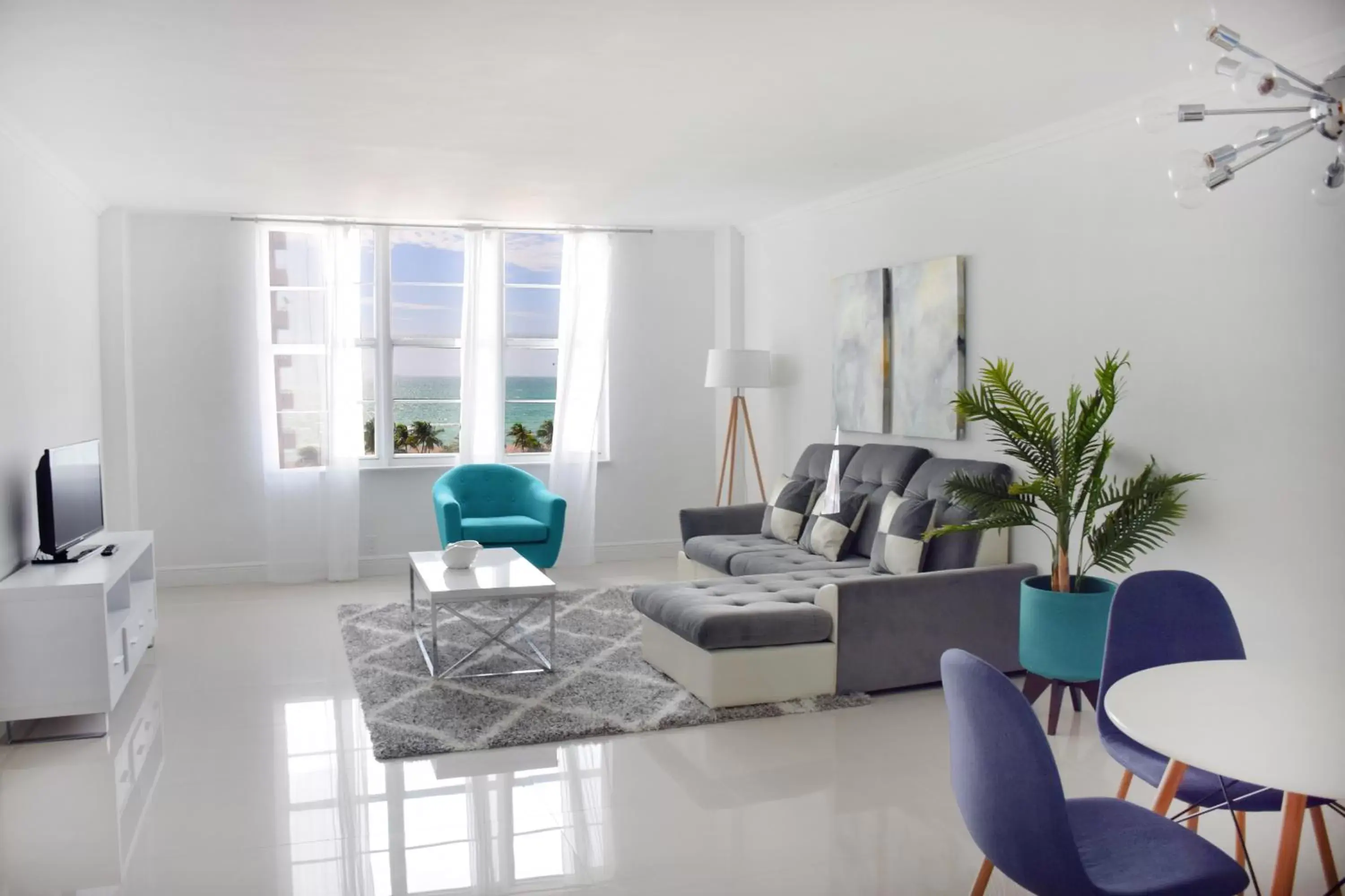 Bedroom, Seating Area in Seacoast Suites on Miami Beach