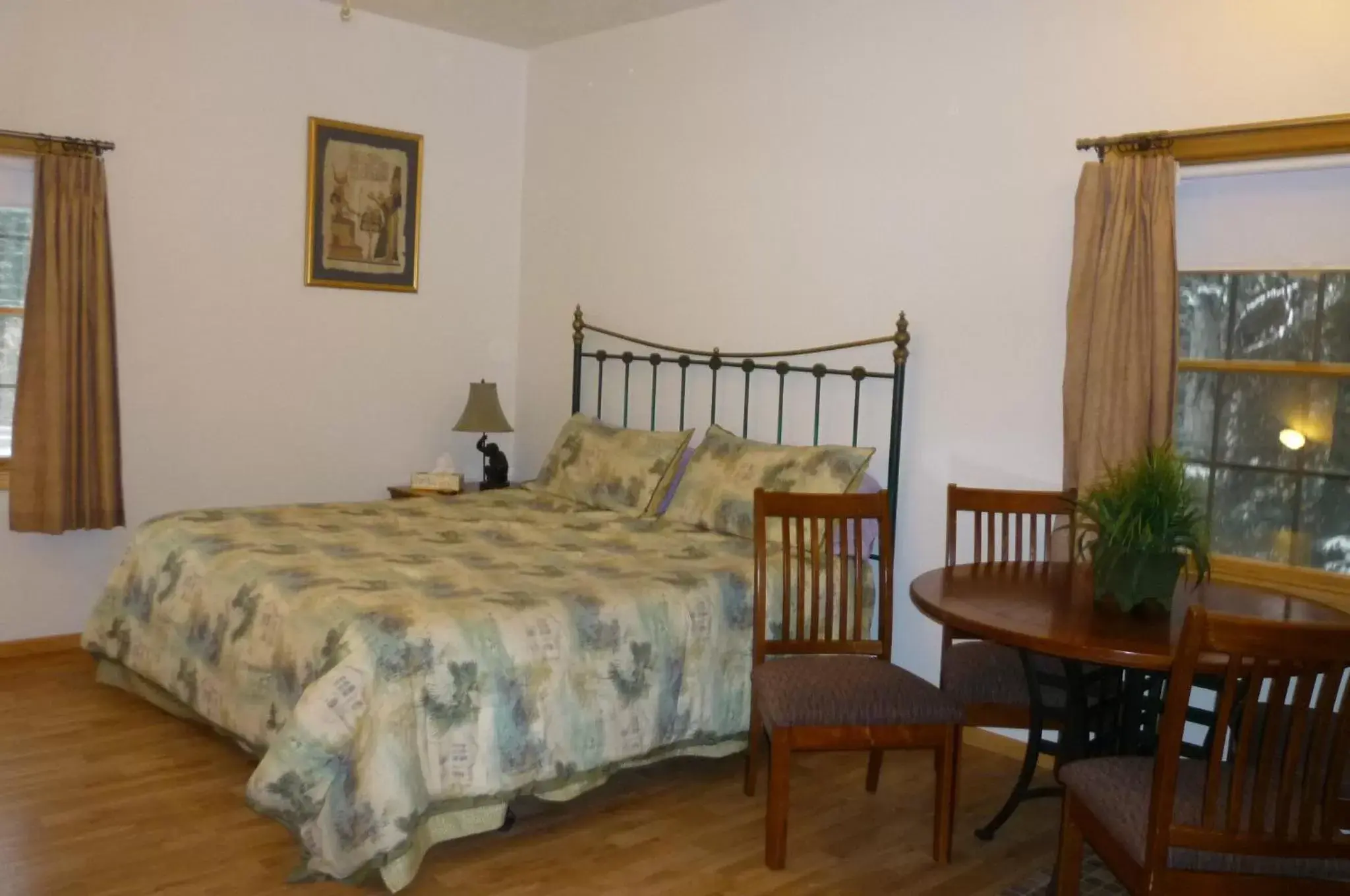 Bedroom, Bed in Abbey Archway Inn