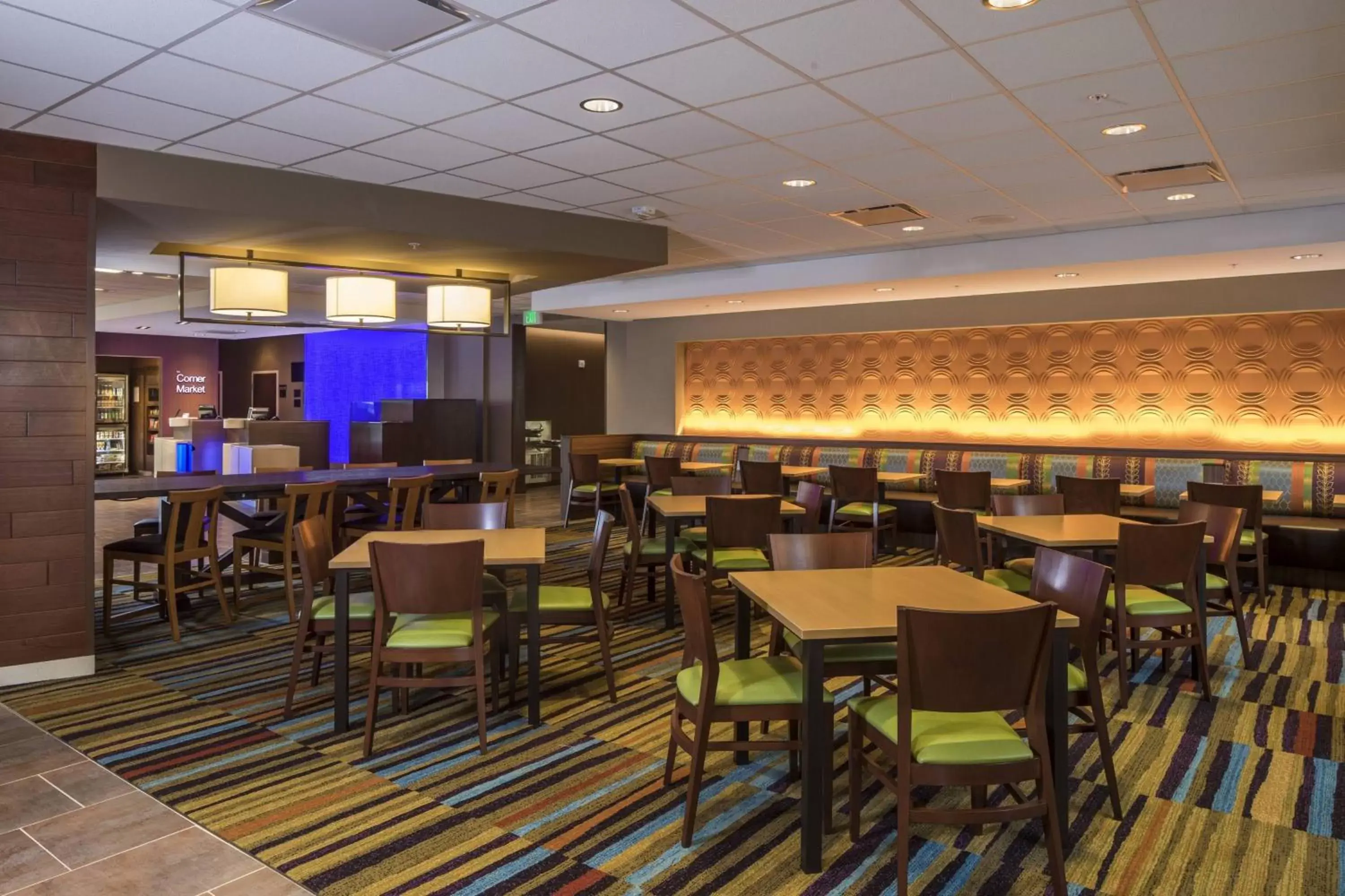 Restaurant/Places to Eat in Fairfield Inn & Suites by Marriott Pittsburgh North/McCandless Crossing