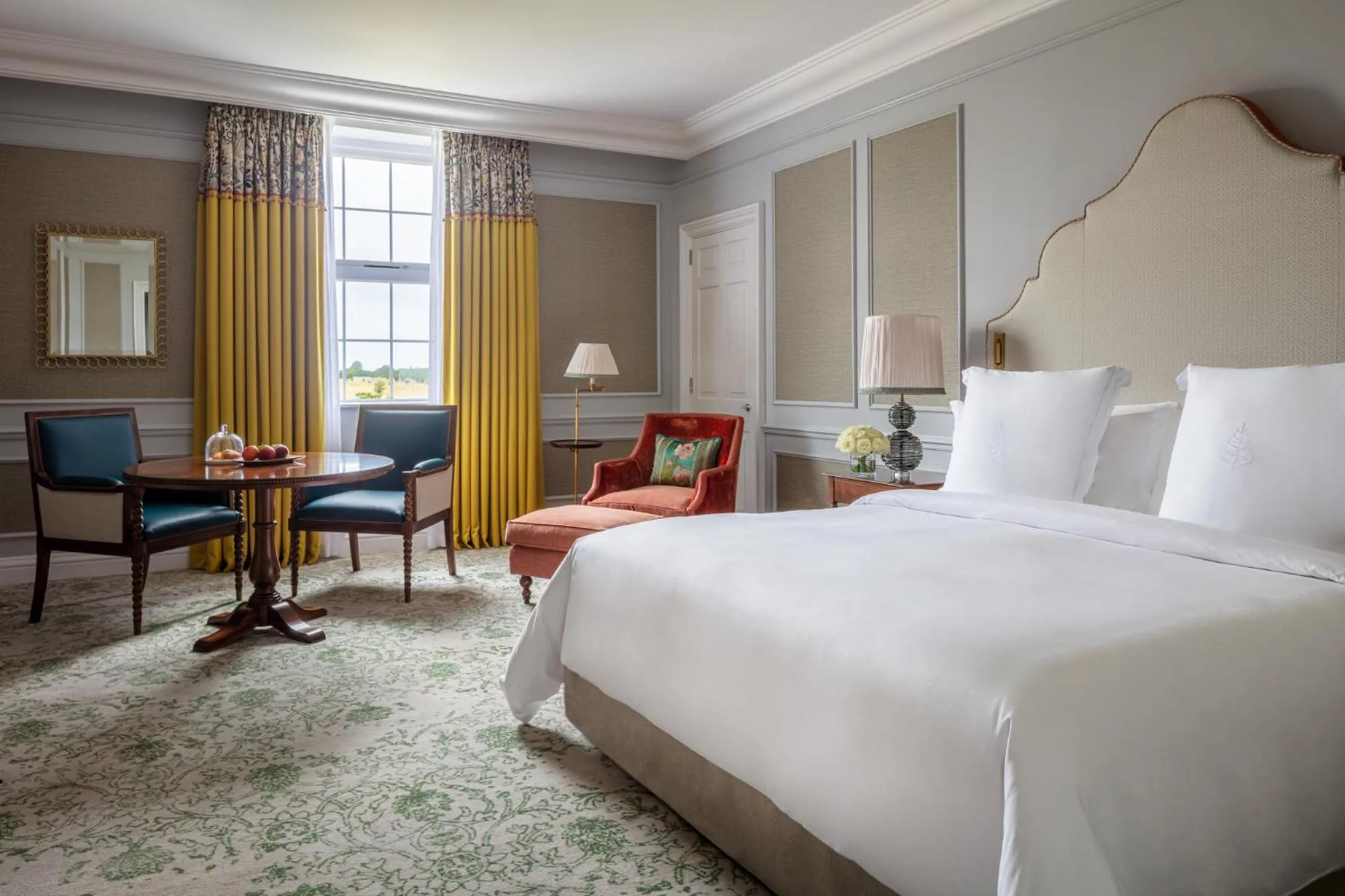 Bed in Four Seasons Hotel Hampshire