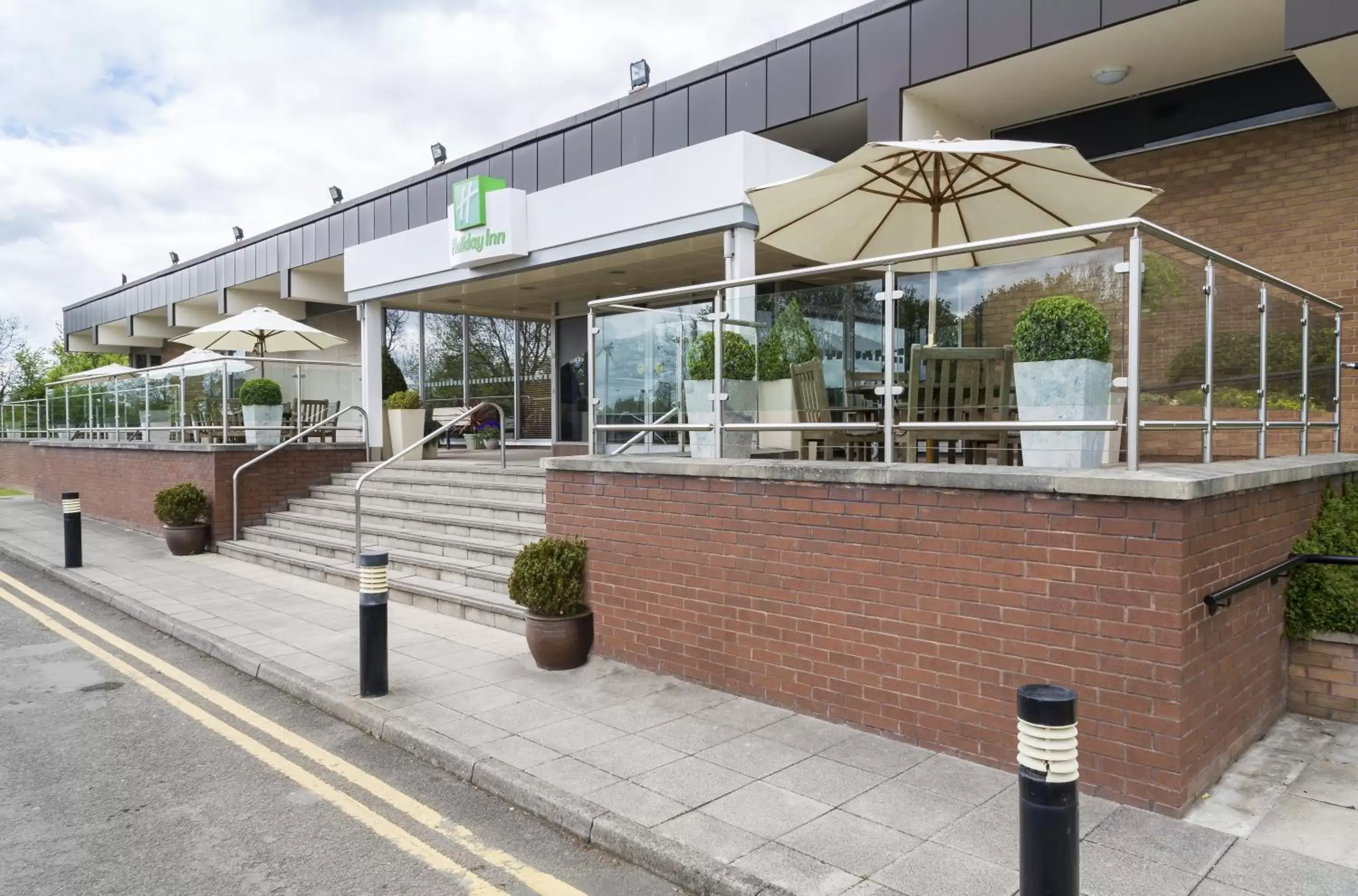 Property building in Holiday Inn Rugby-Northampton M1 Jct18, an IHG Hotel