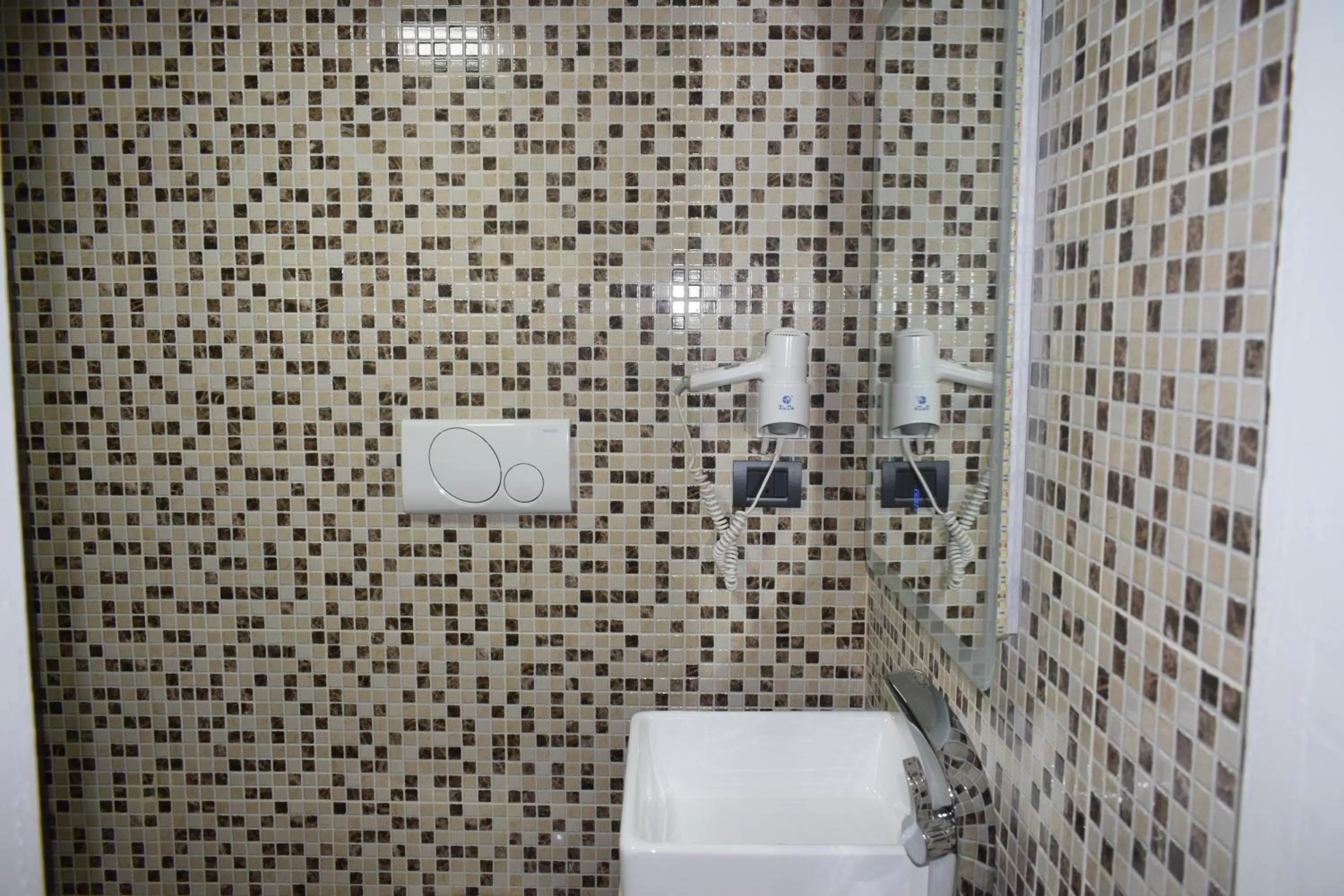 Shower, Bathroom in Petriti & Spa