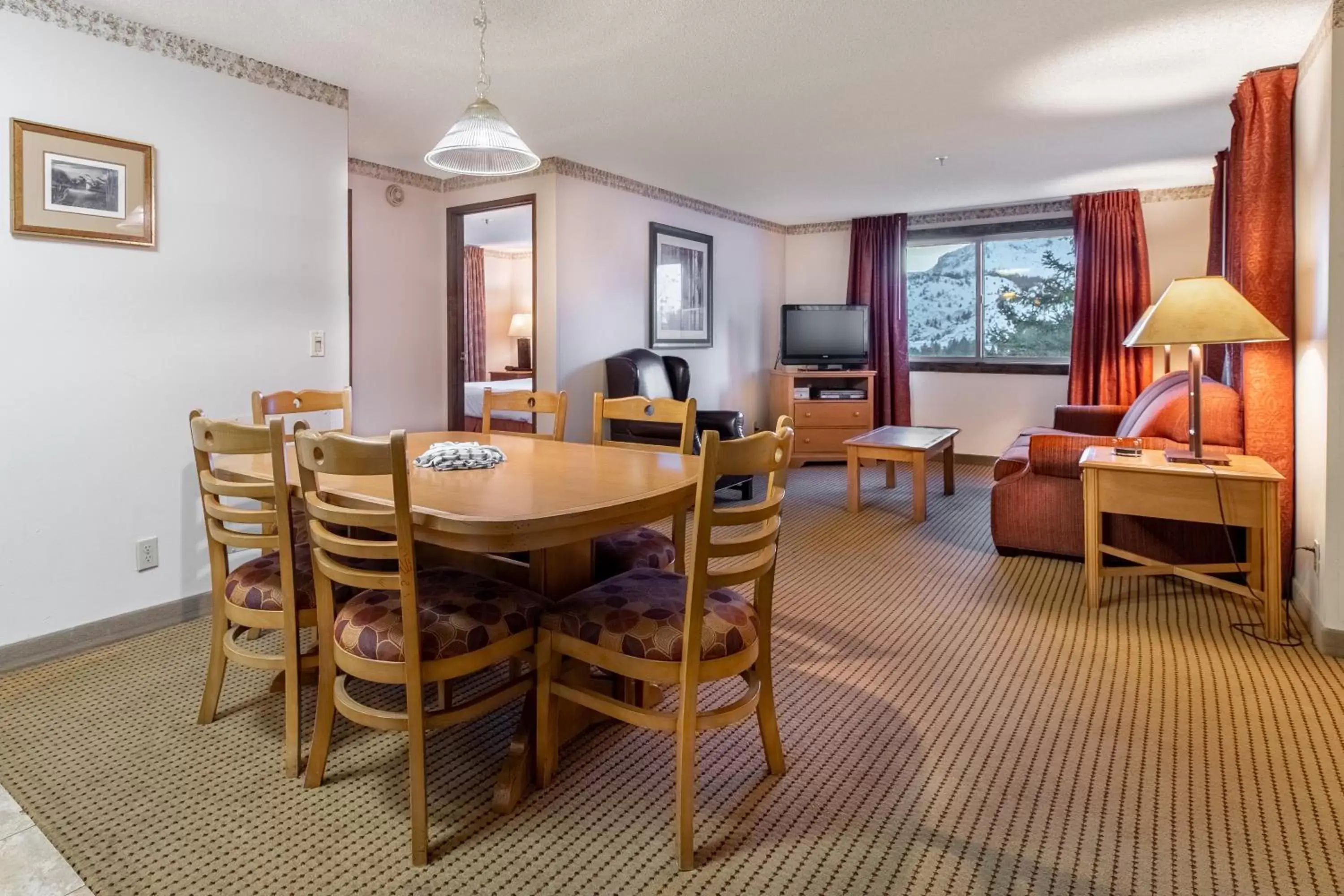 TV and multimedia, Dining Area in Heidelberg Inn