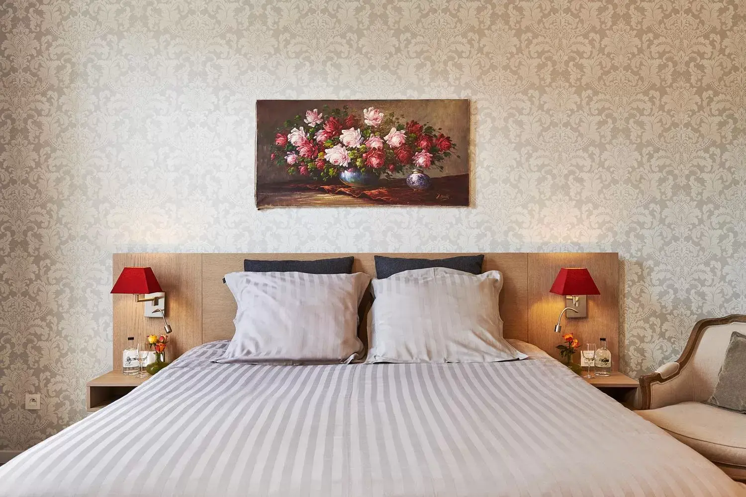 Deluxe King Room - single occupancy in Hotel Royal Astrid Deluxe King Room - single occupancy in Hotel Royal Astrid