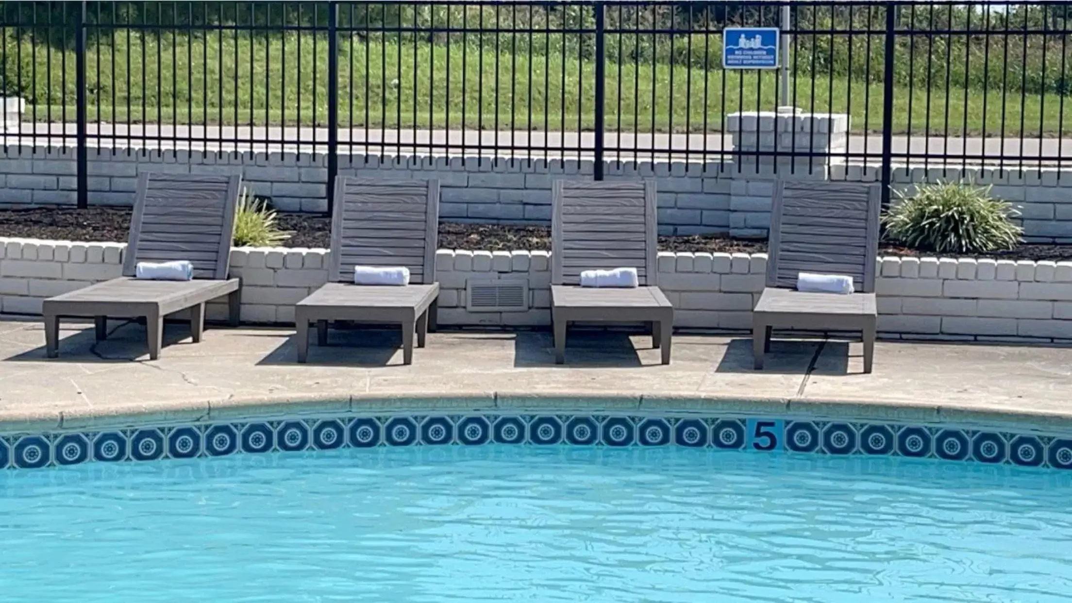 Swimming Pool in Clarion Pointe Richmond North near University