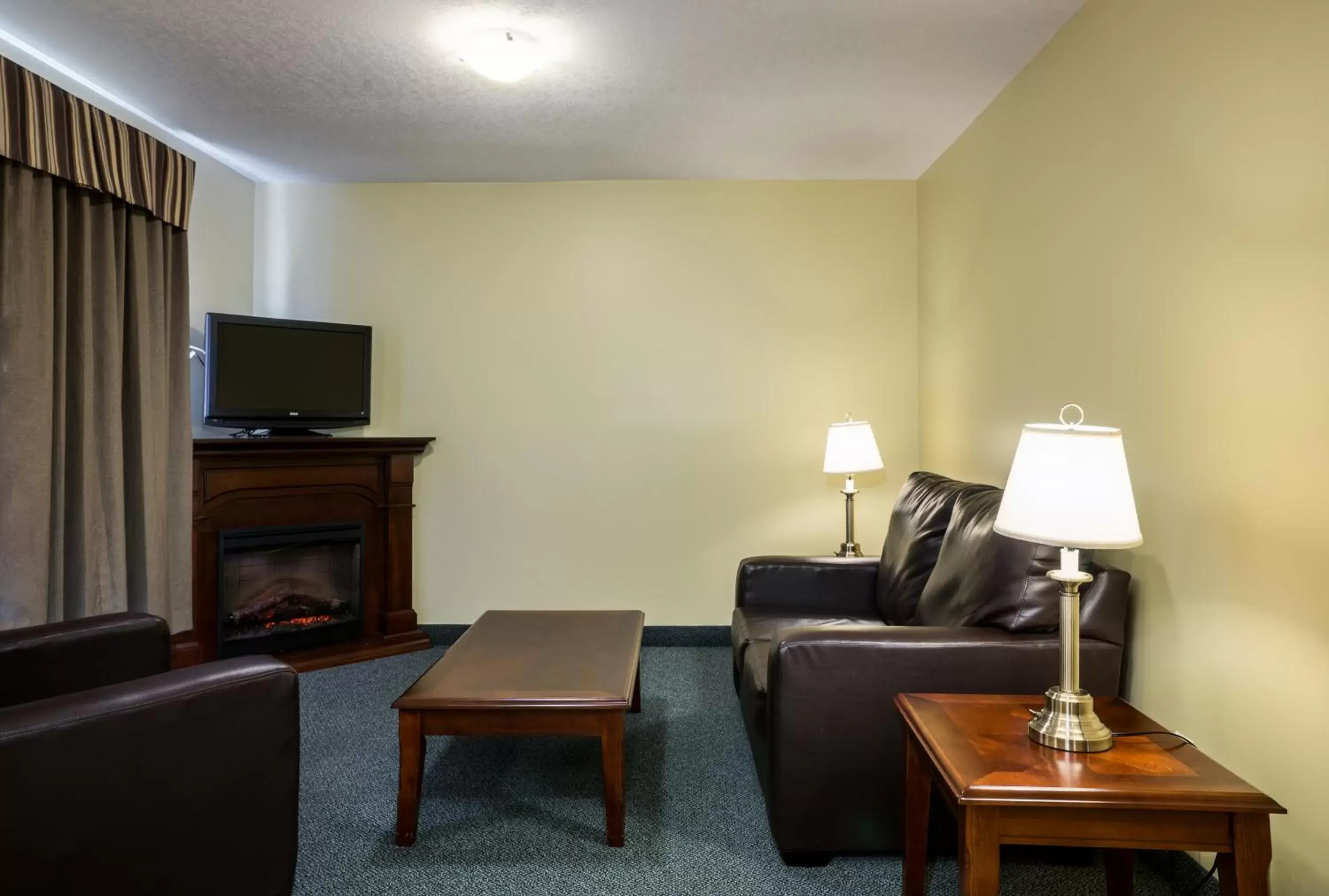 Seating Area in Shallow Bay Motel & Cabins Conference Centre