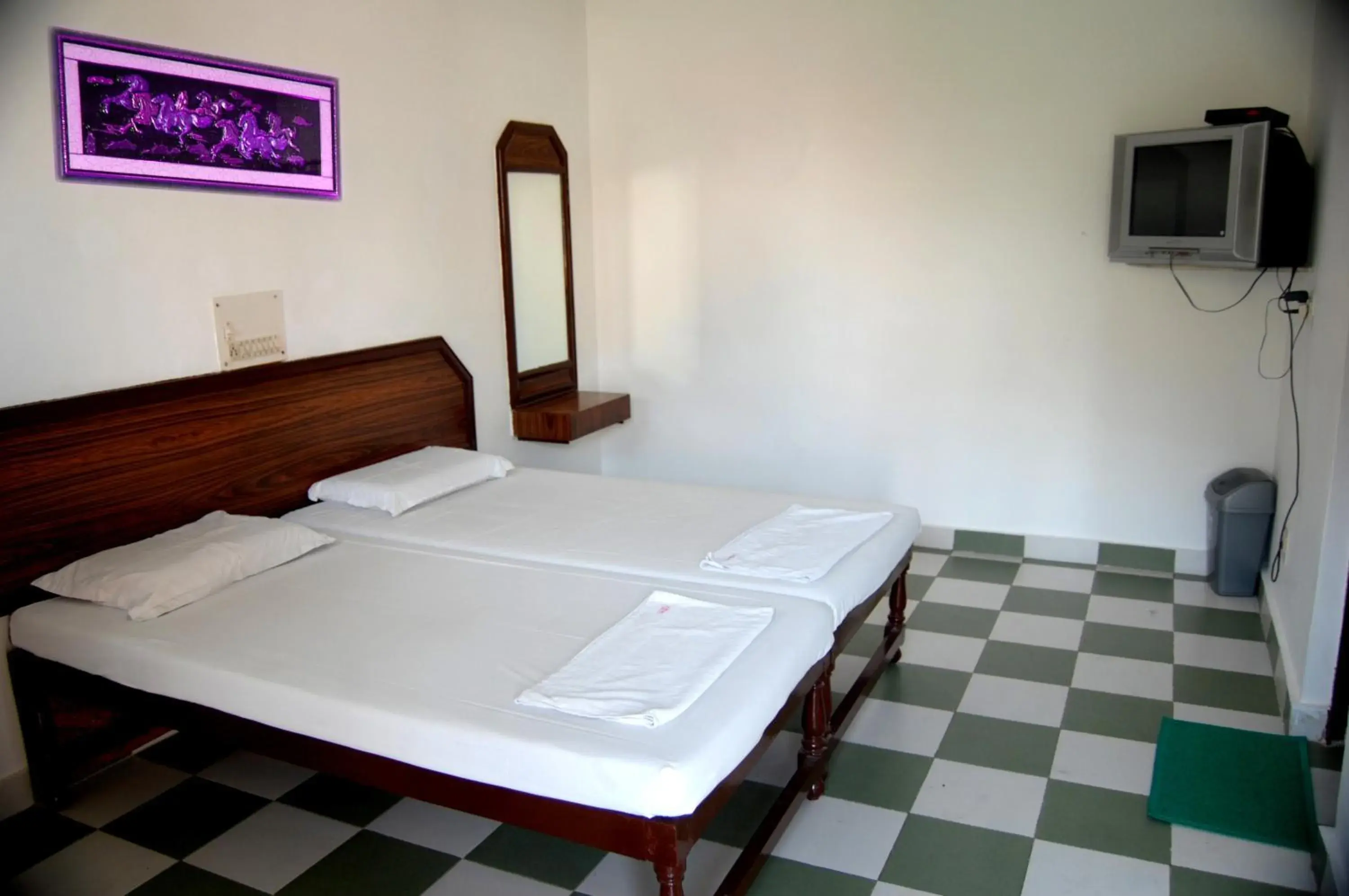 Bed in HOTEL SIDHARTHA (600 meters from Taj Mahal)