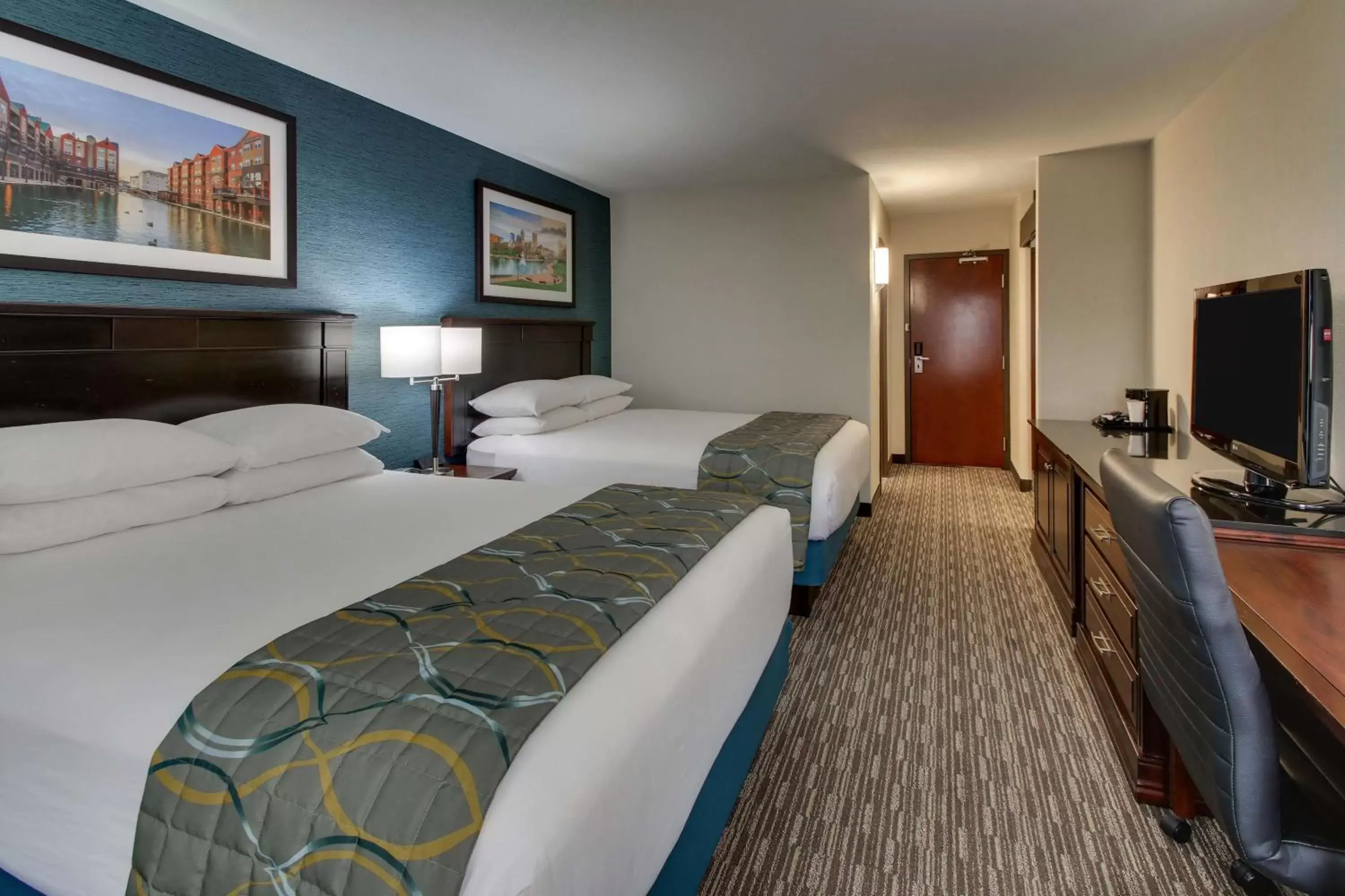 Photo of the whole room, Bed in Best Western Plus Indianapolis North at Pyramids