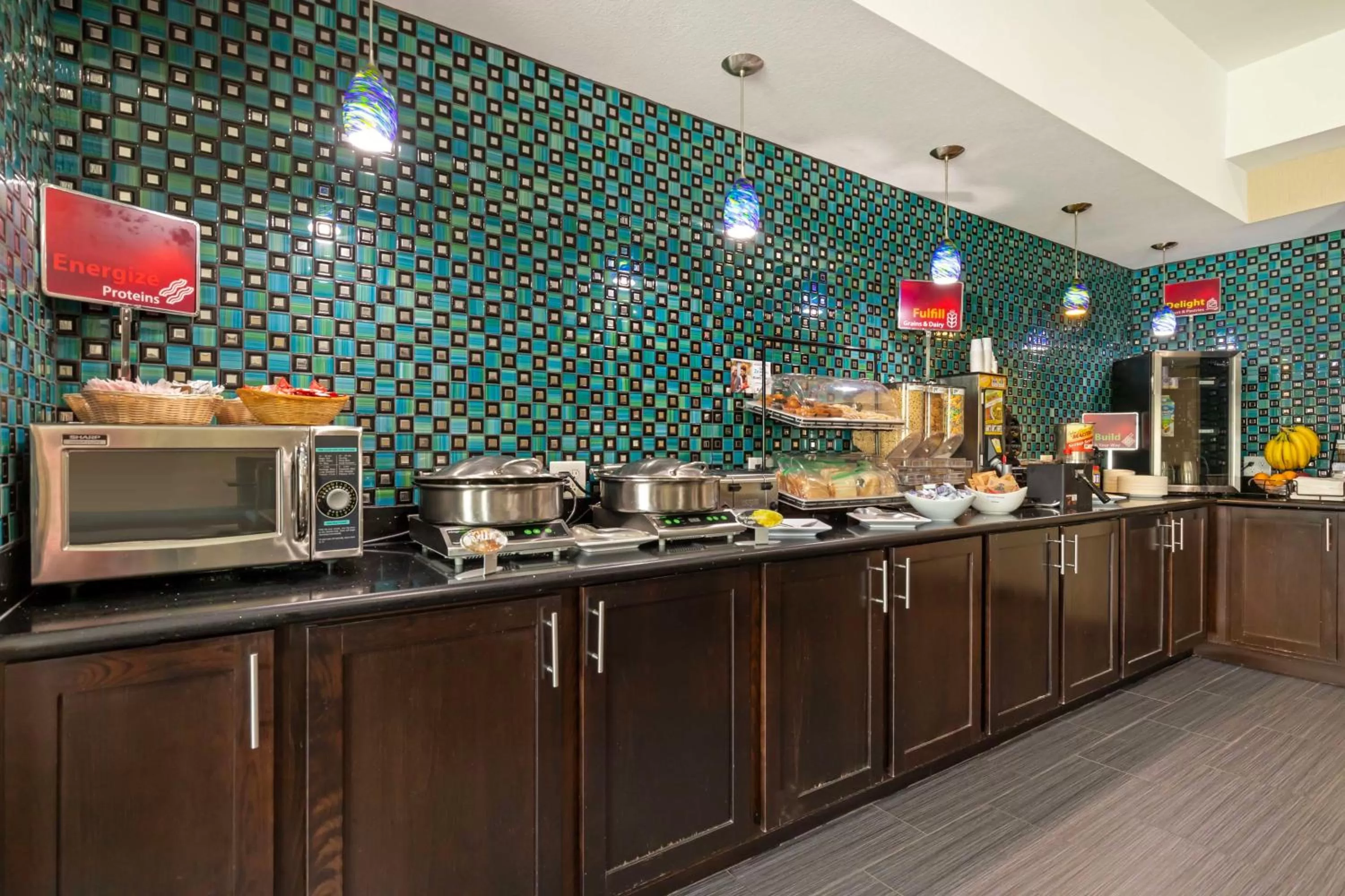 Breakfast in Best Western Plus Pleasanton Hotel