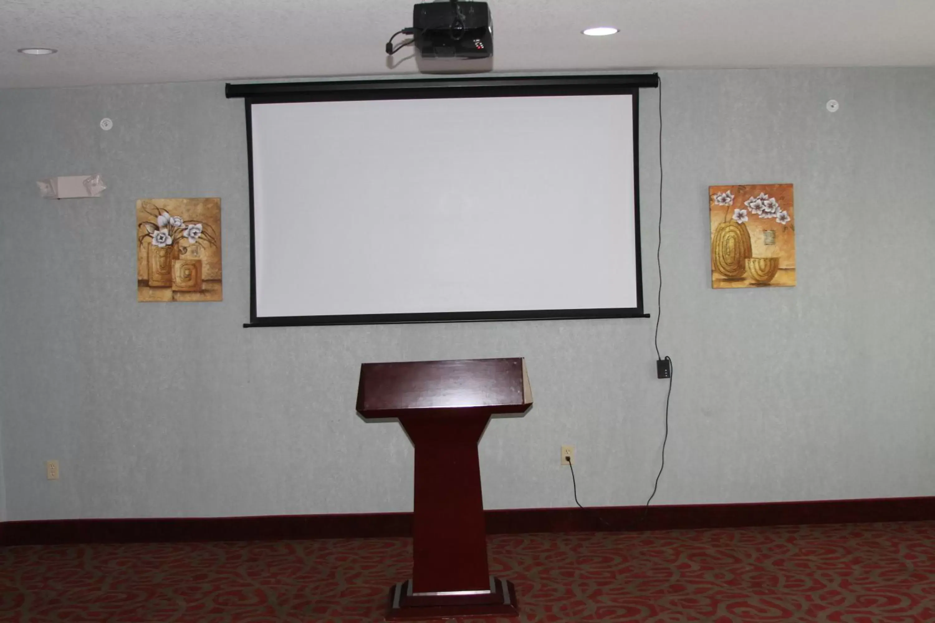 Meeting/conference room in Red Roof Inn & Suites Detroit - Melvindale/Dearborn