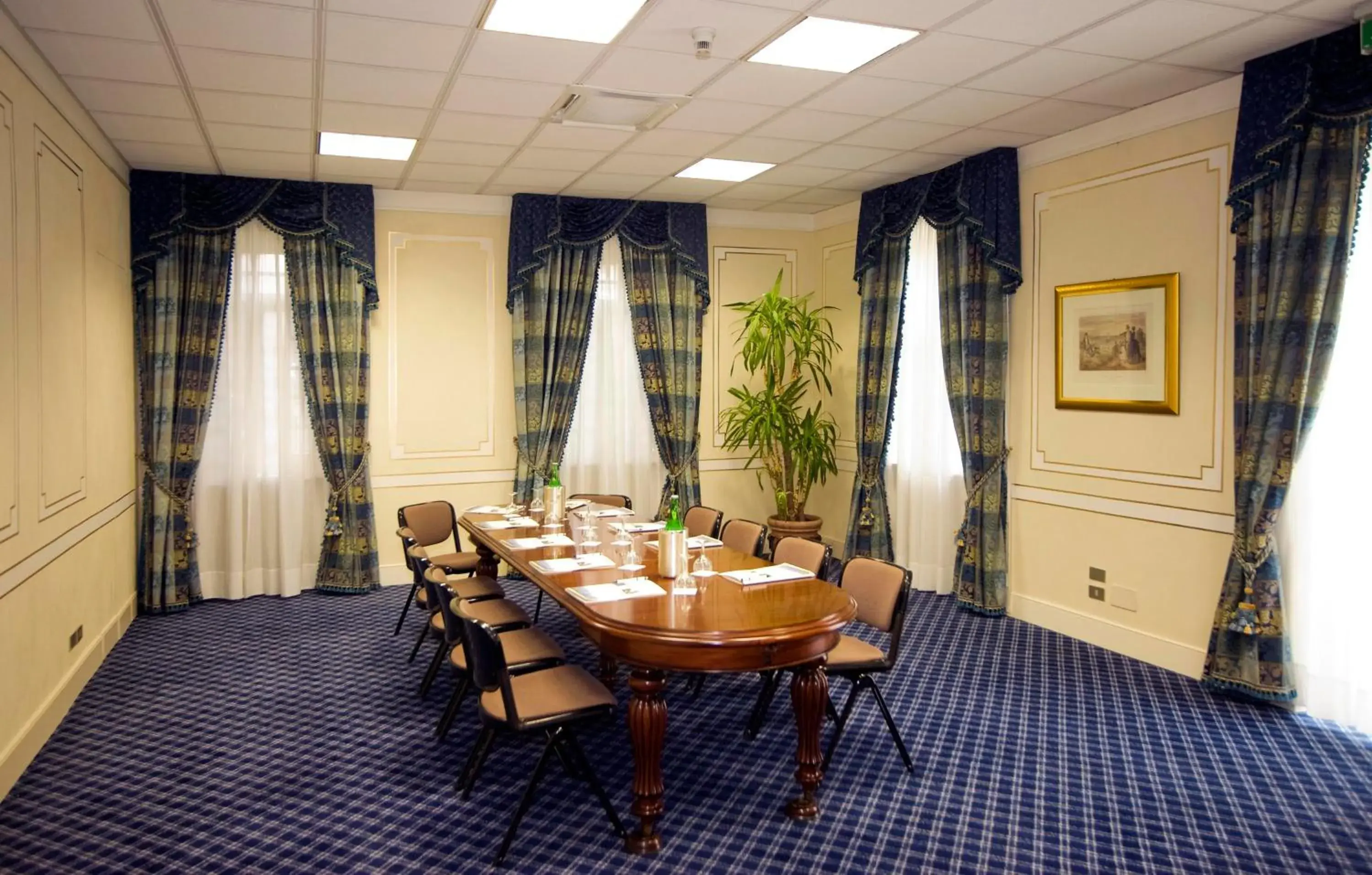 Business facilities in Hotel Astoria