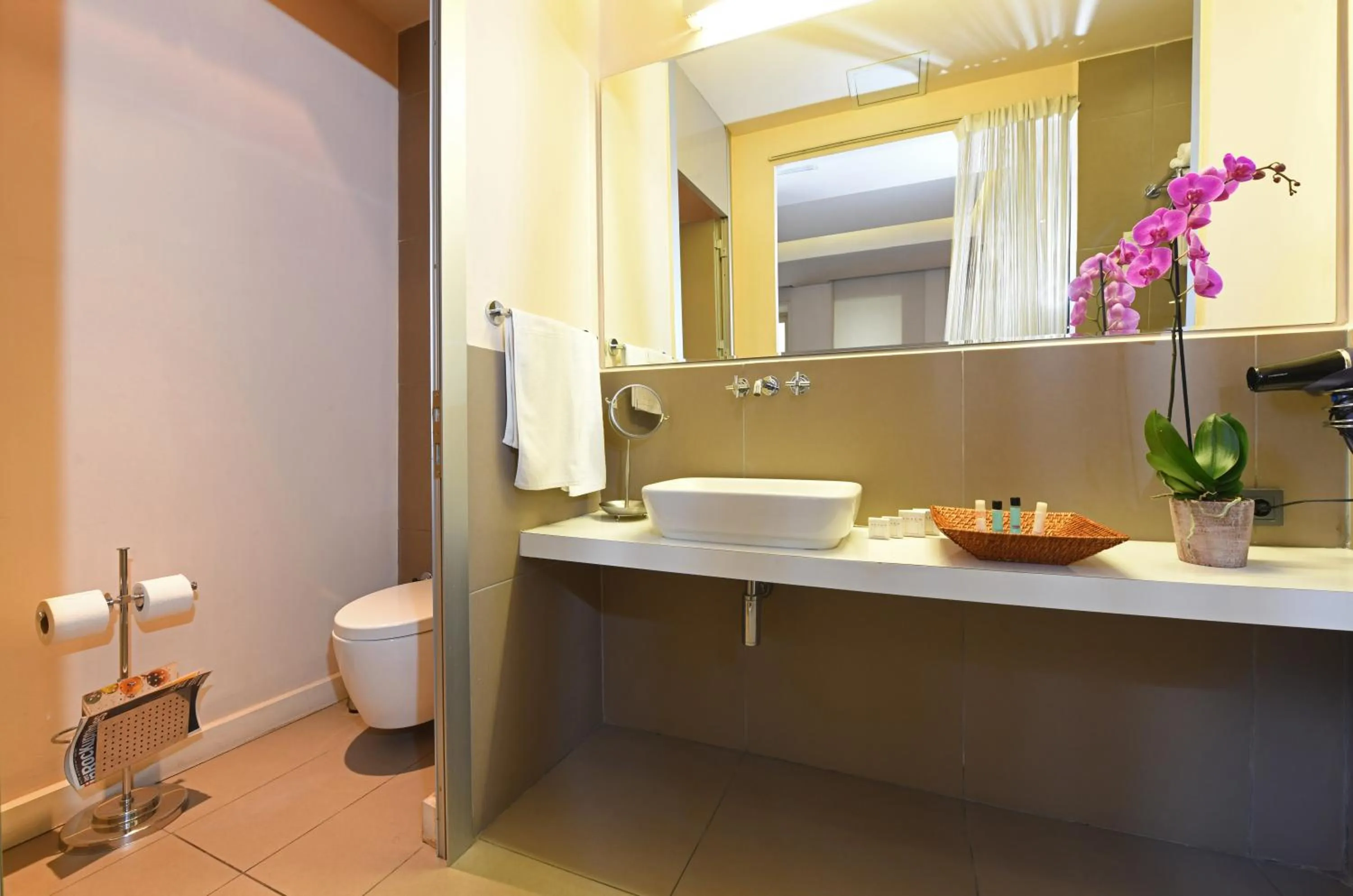 Bathroom in Ansen Hotel and Suites