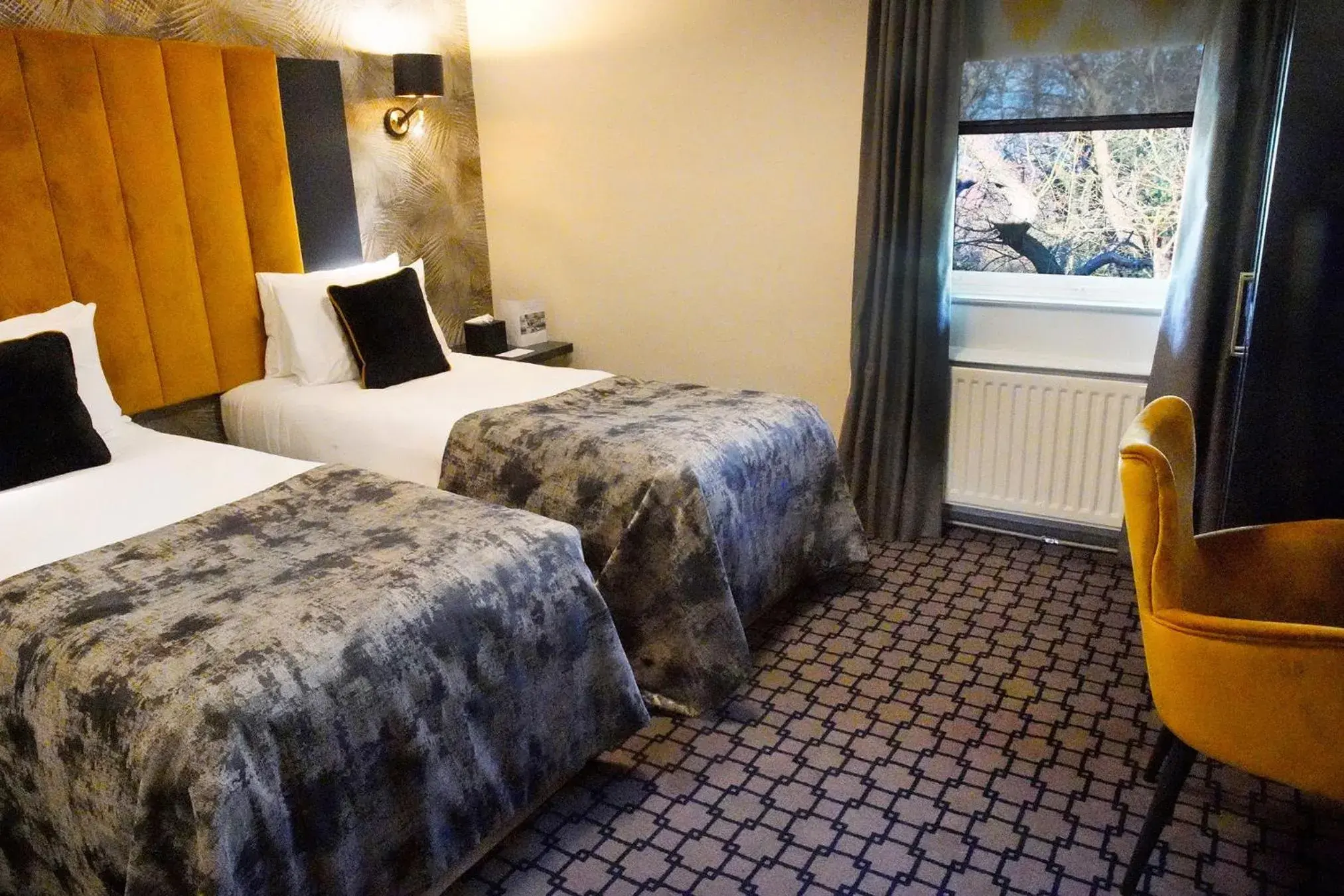 Twin Contemporary Standard Room in Denham Grove Twin Contemporary Standard Room in Denham Grove