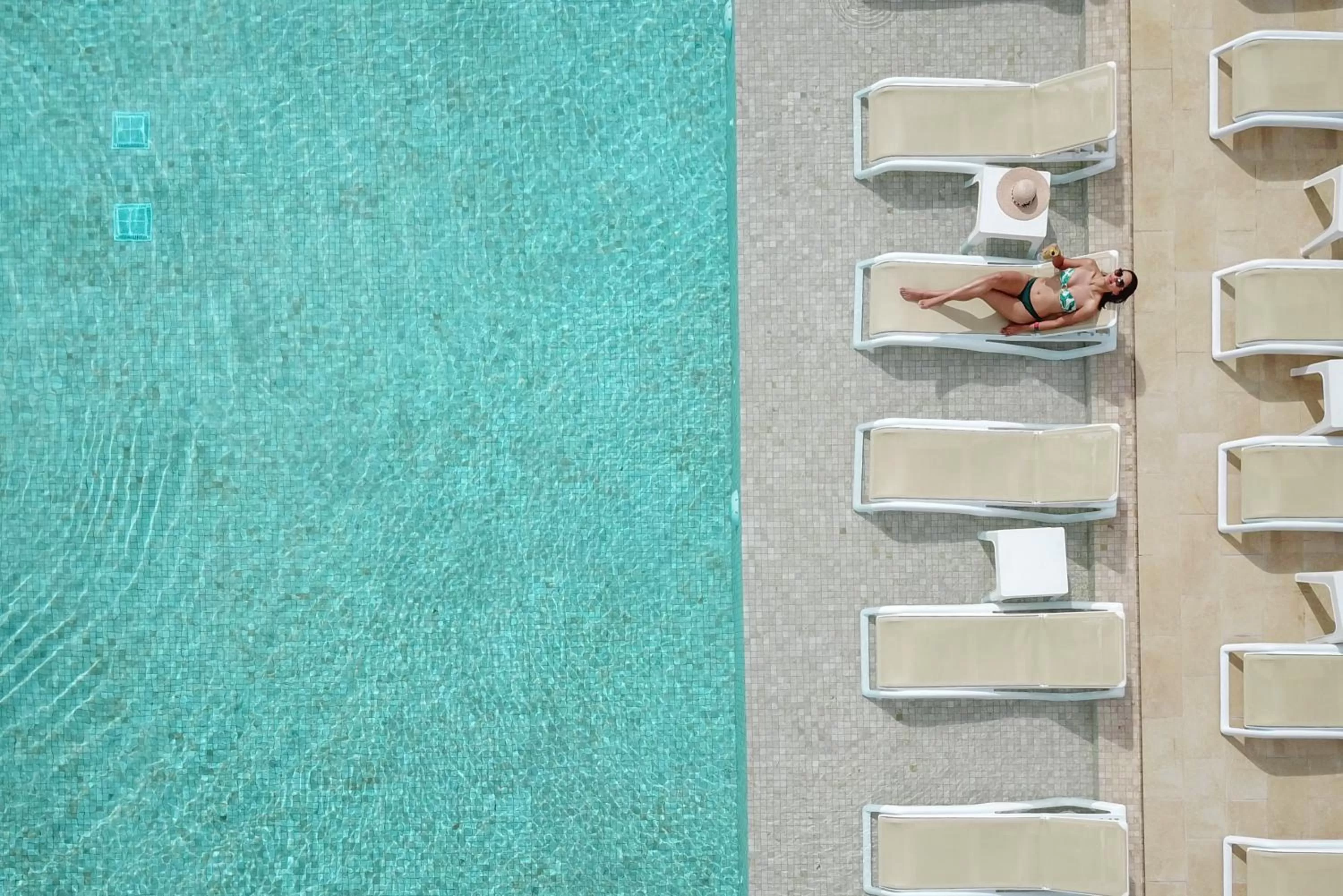 Swimming pool in Izla Beach Front Hotel