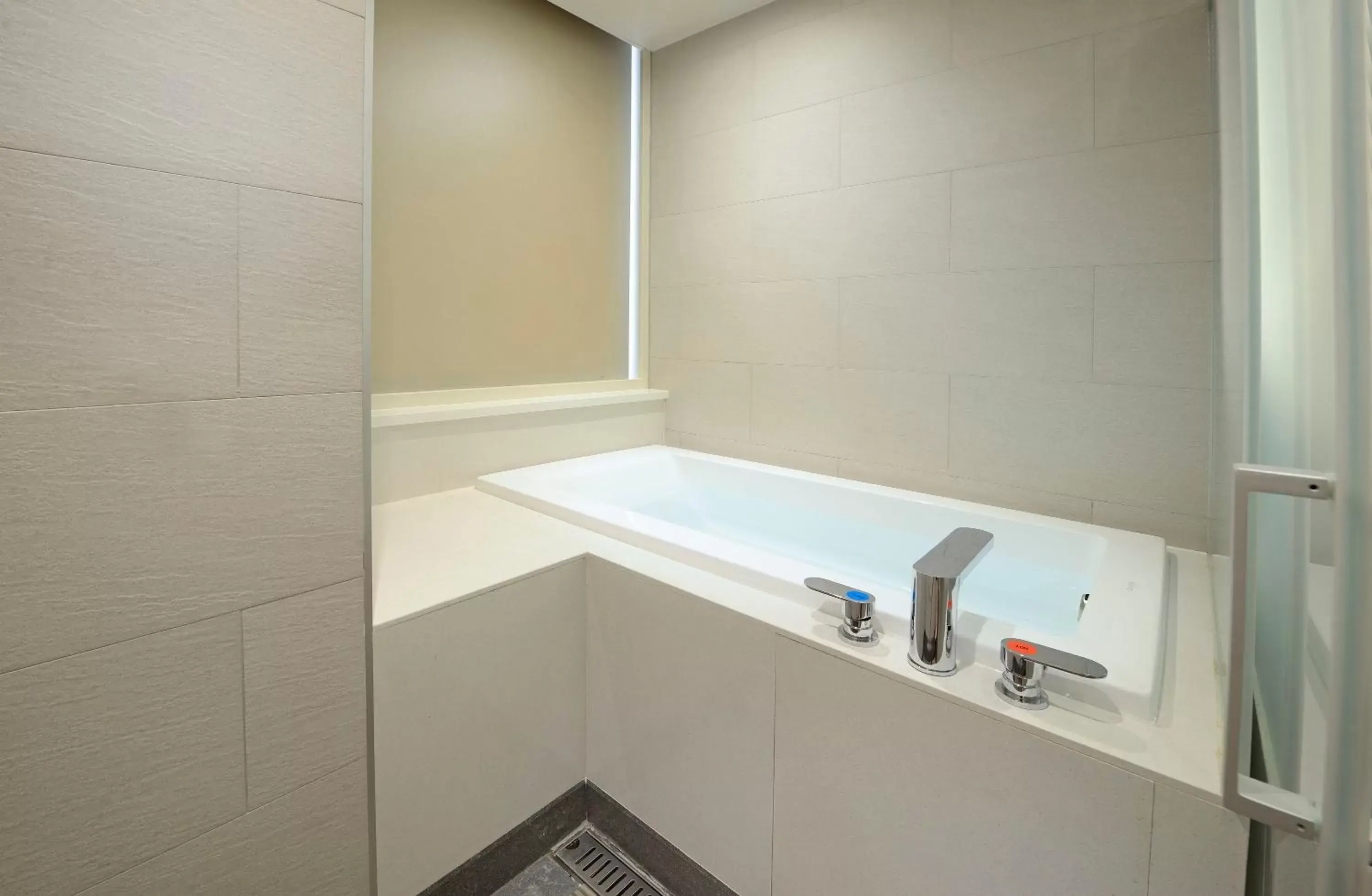 Bathroom, Kitchen/Kitchenette in Uinn Business Hotel-Shihlin