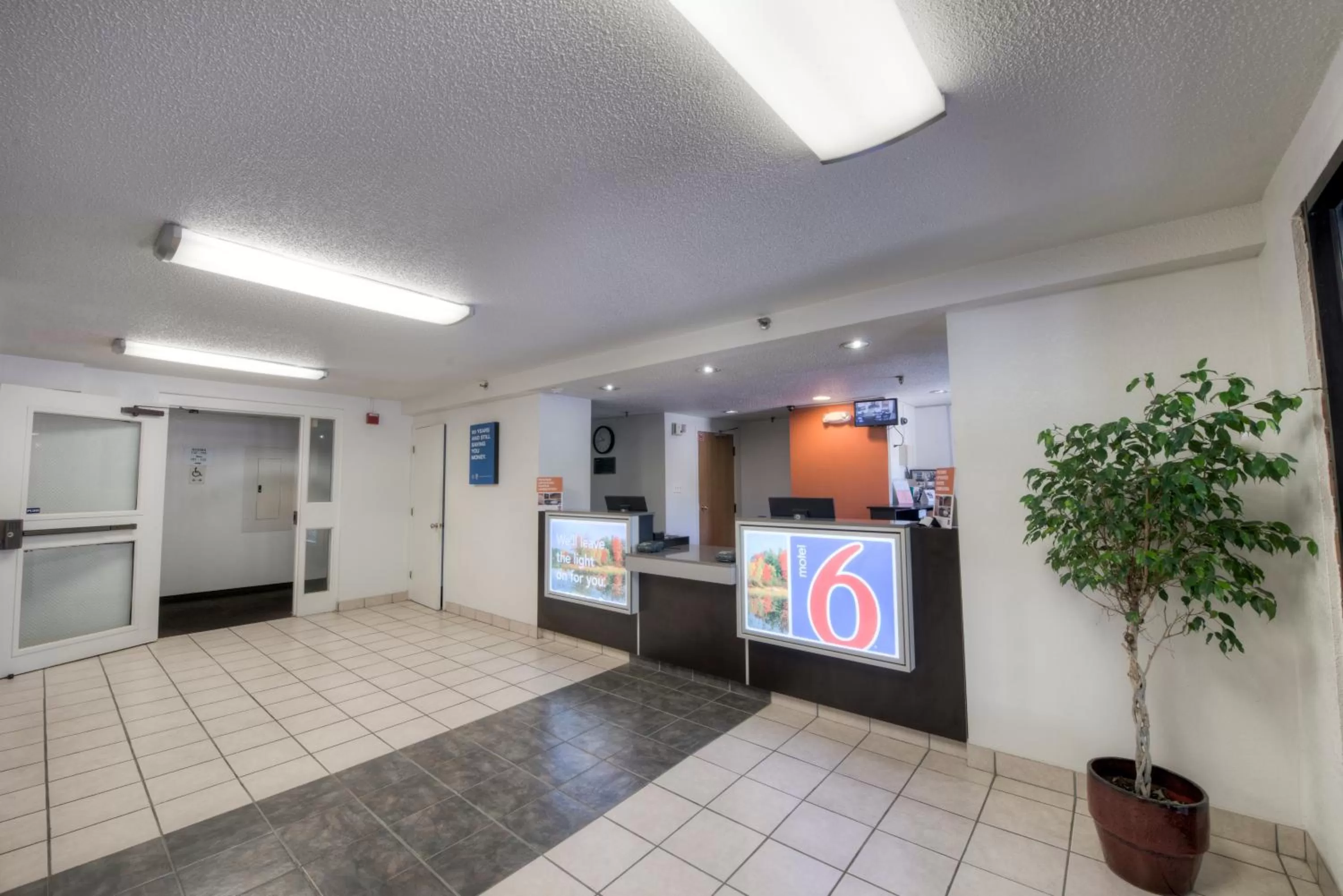 Lobby or reception in Motel 6-Branford, CT - New Haven
