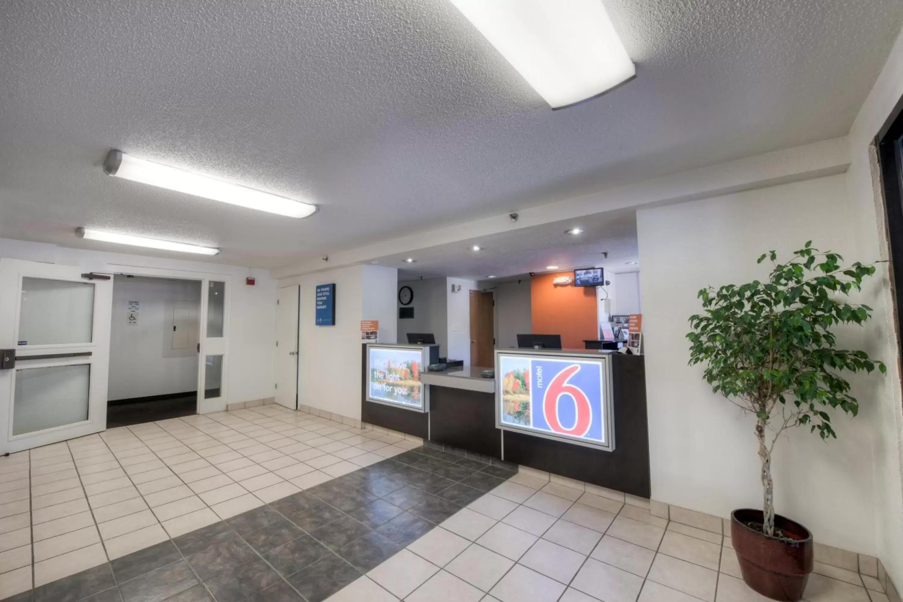 Lobby or reception, Lobby/Reception in Motel 6-Branford, CT - New Haven