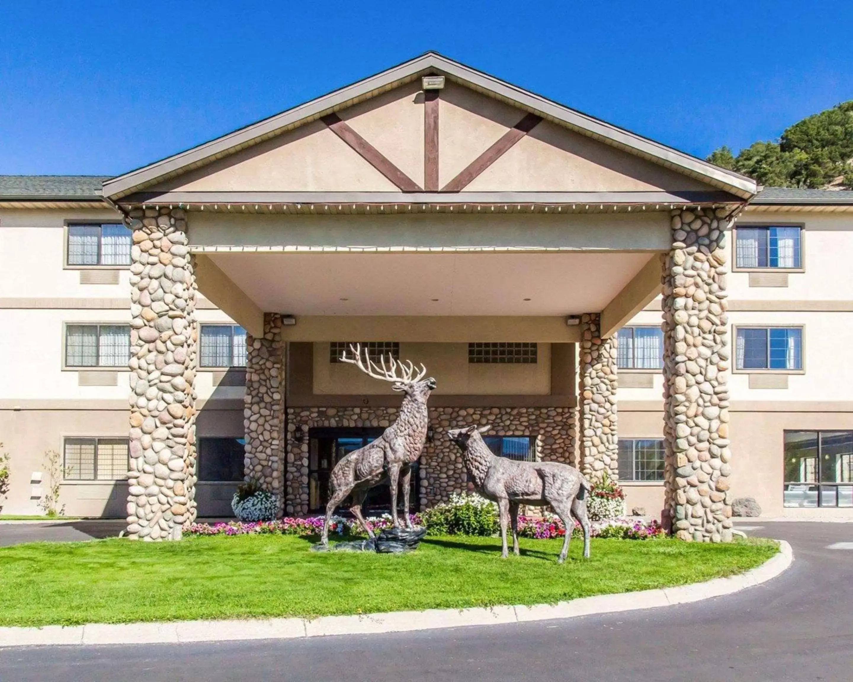 Property building in Quality Inn & Suites Vail Valley