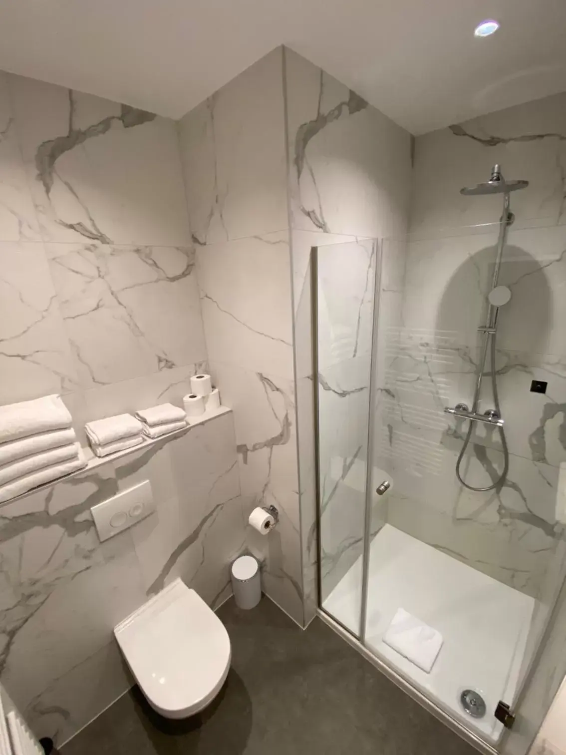 Shower, Bathroom in Hotel Marc Aurel - Newly refurbished