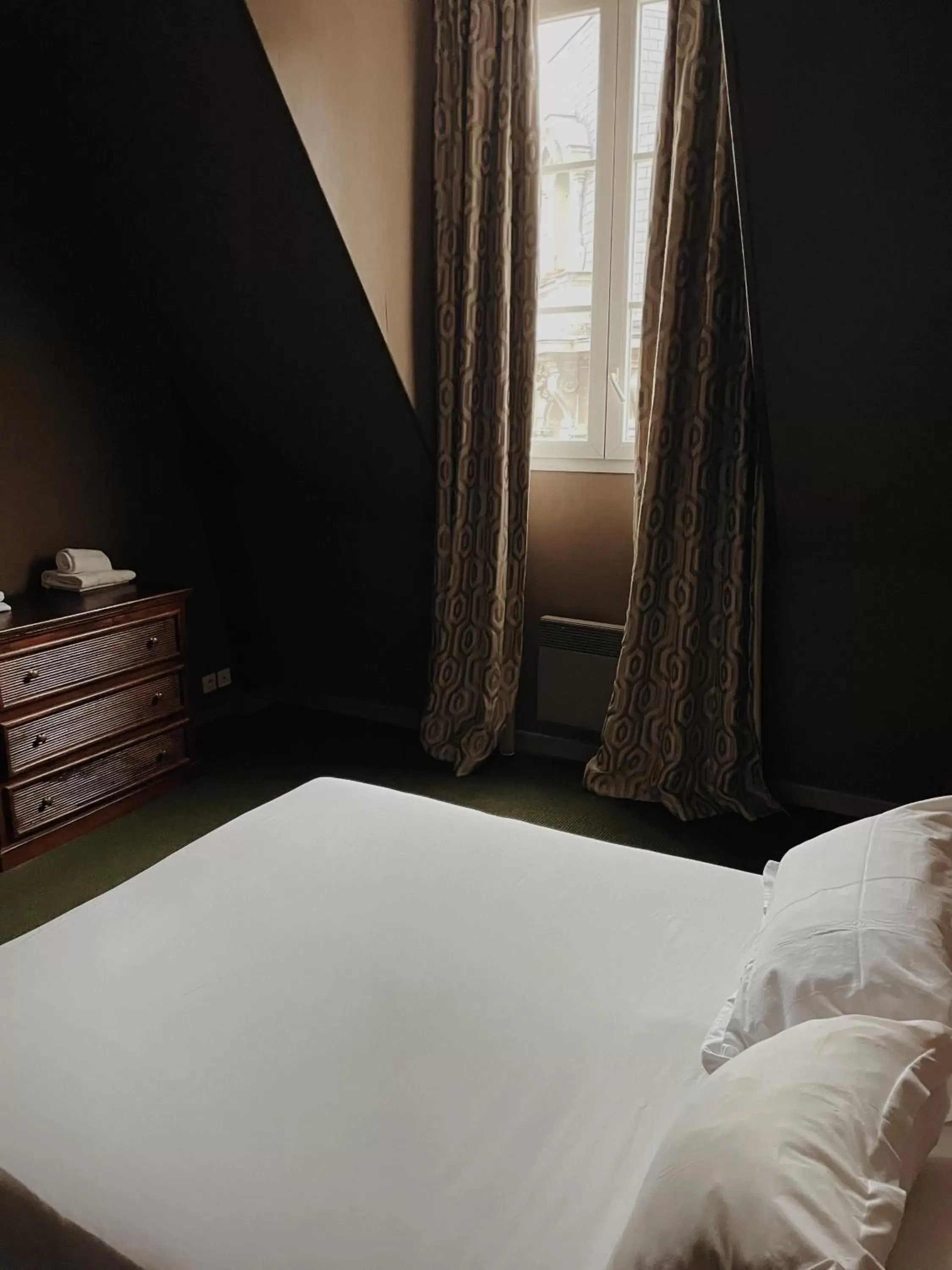 Bed in Hôtel Les Beaux Arts