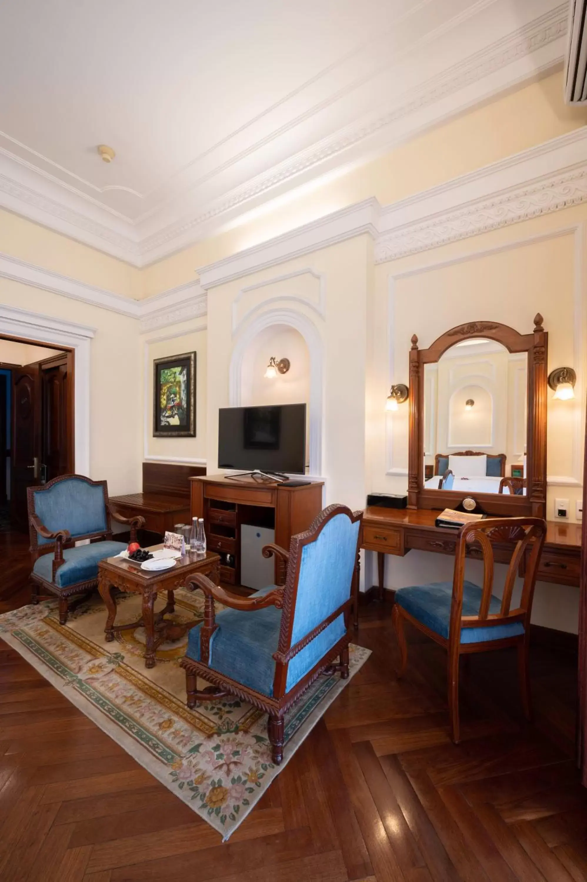 Living room, Seating Area in Hotel Majestic Saigon